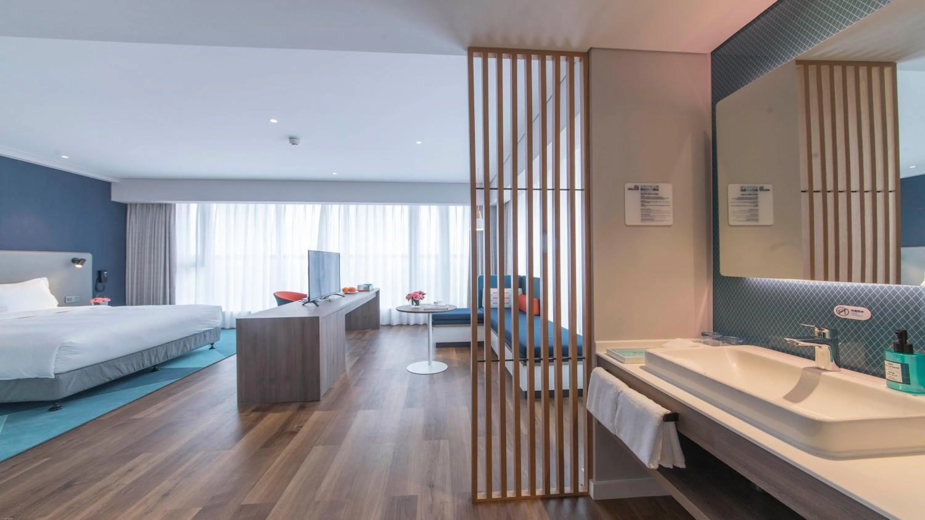 Bedroom, Bed in Holiday Inn Express Liyang Huafu by IHG