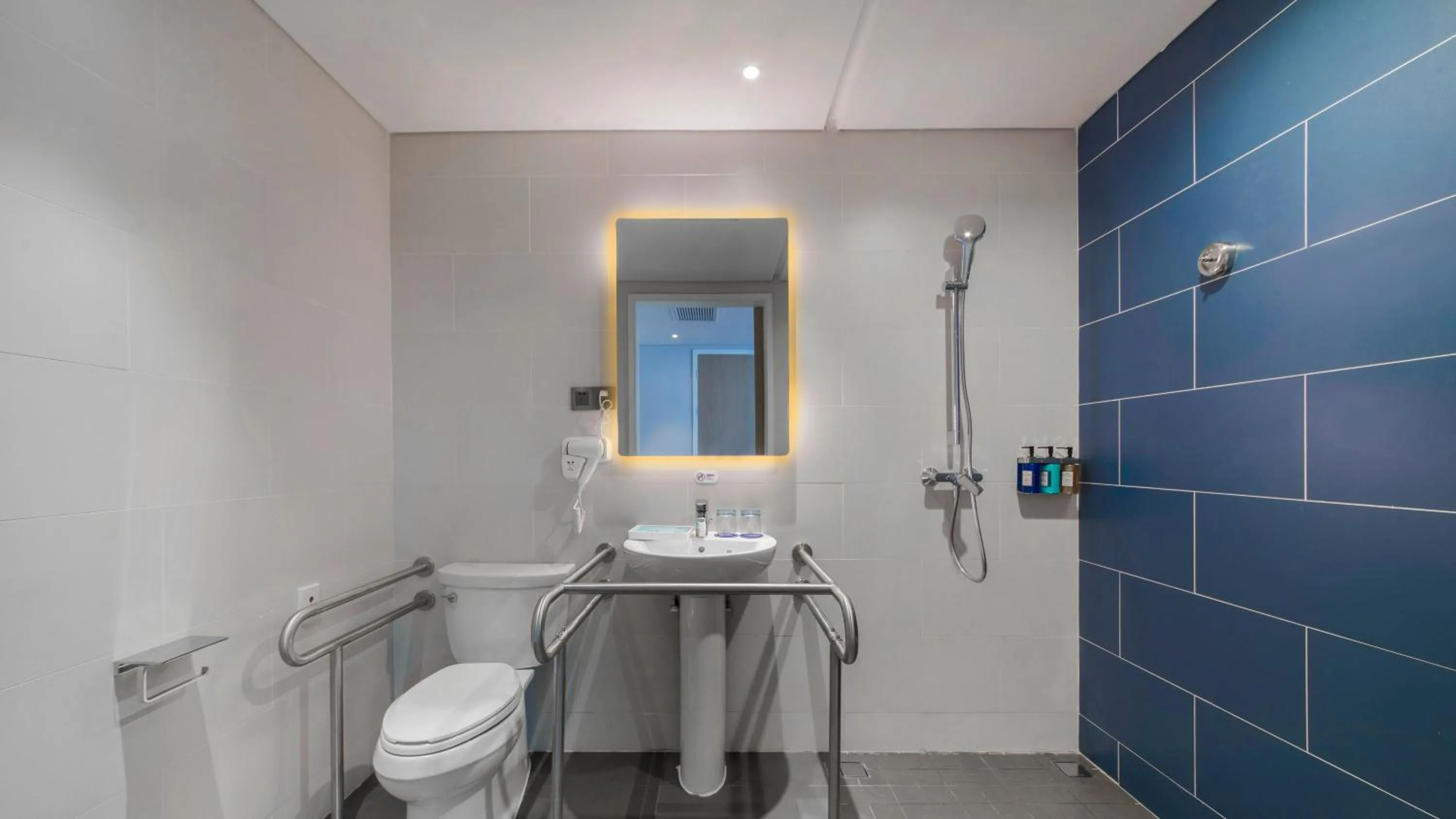 Photo of the whole room in Holiday Inn Express Liyang Huafu by IHG