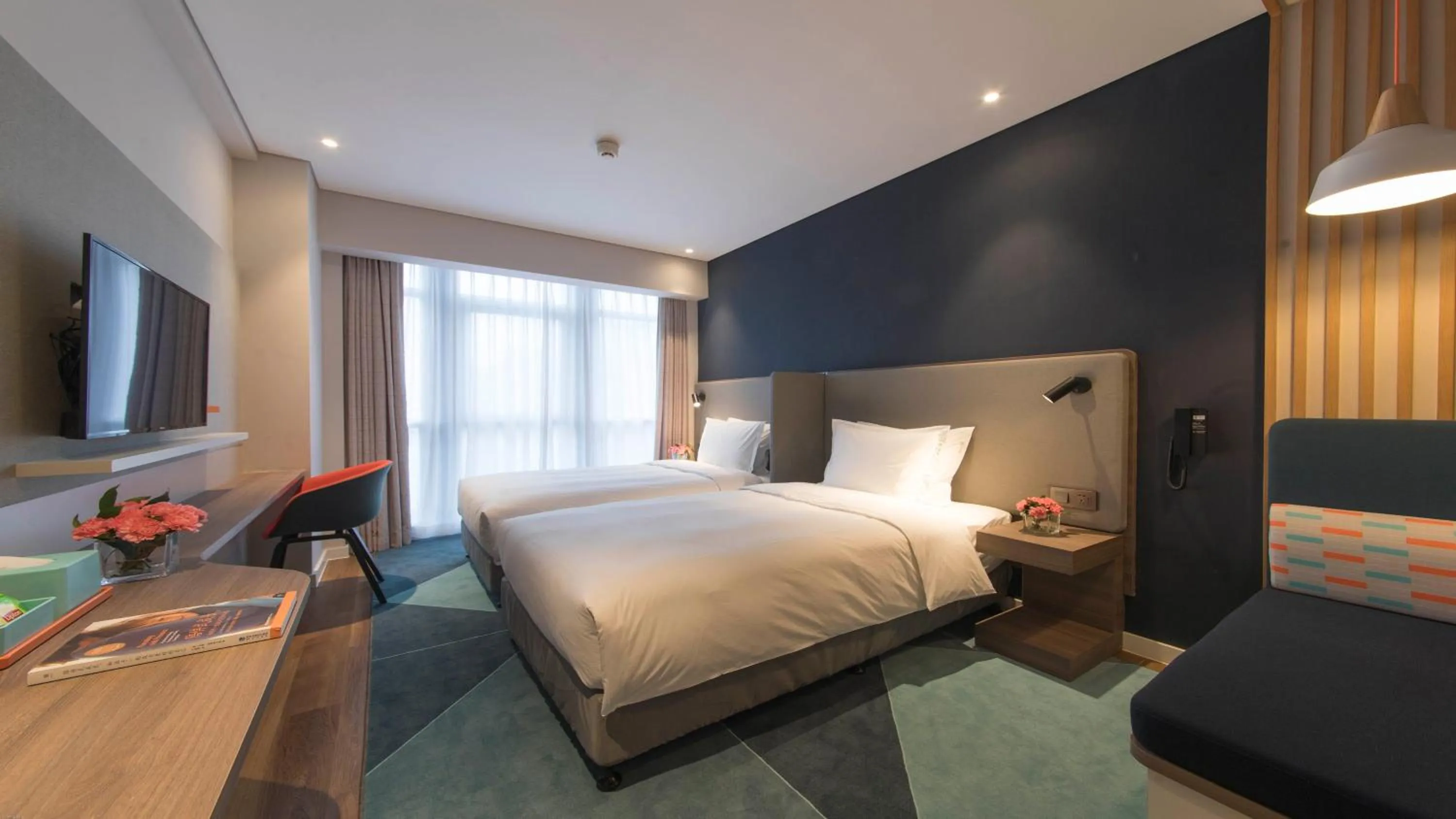 Photo of the whole room, Bed in Holiday Inn Express Liyang Huafu by IHG