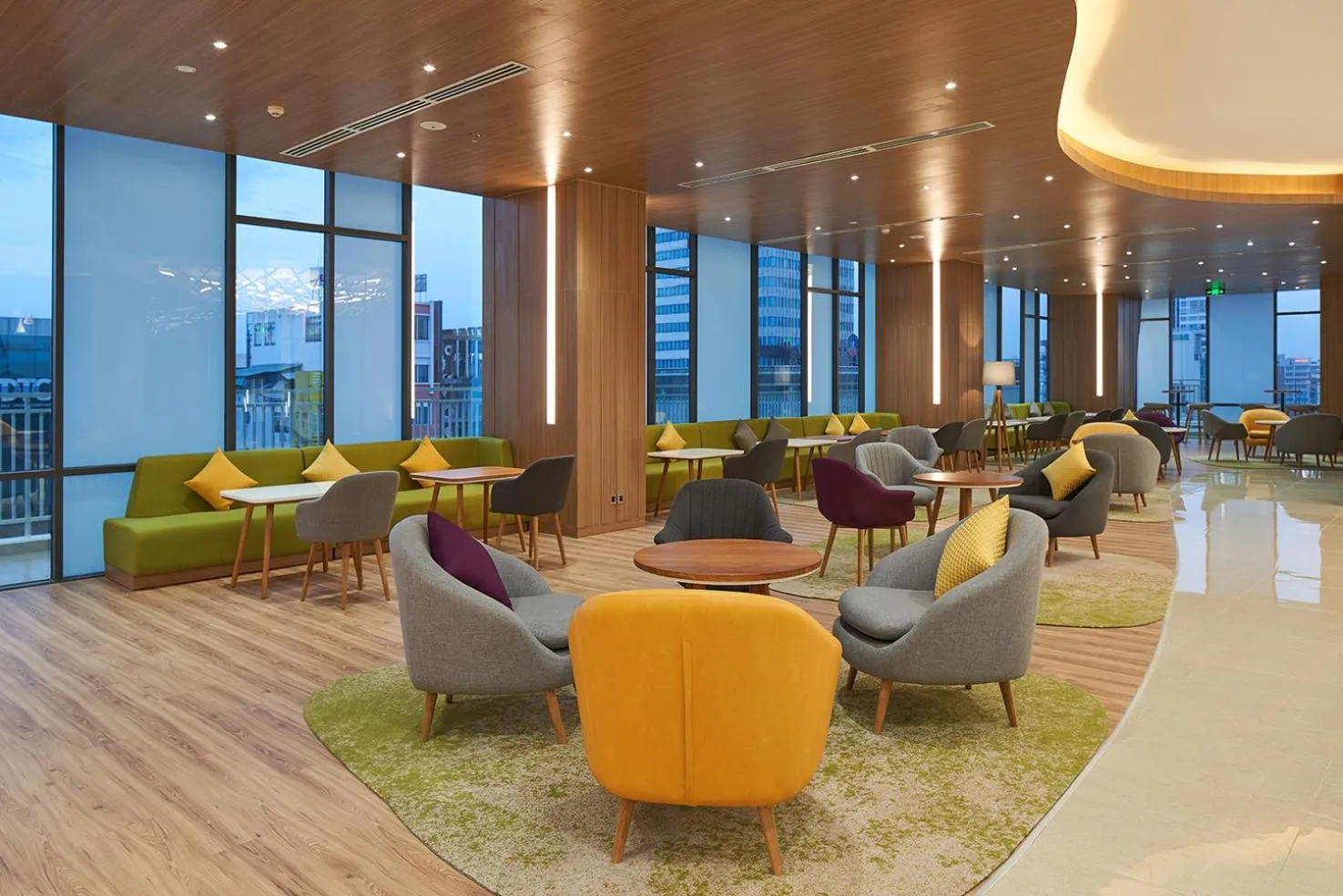 Lounge or bar in Holiday Inn & Suites Saigon Airport by IHG