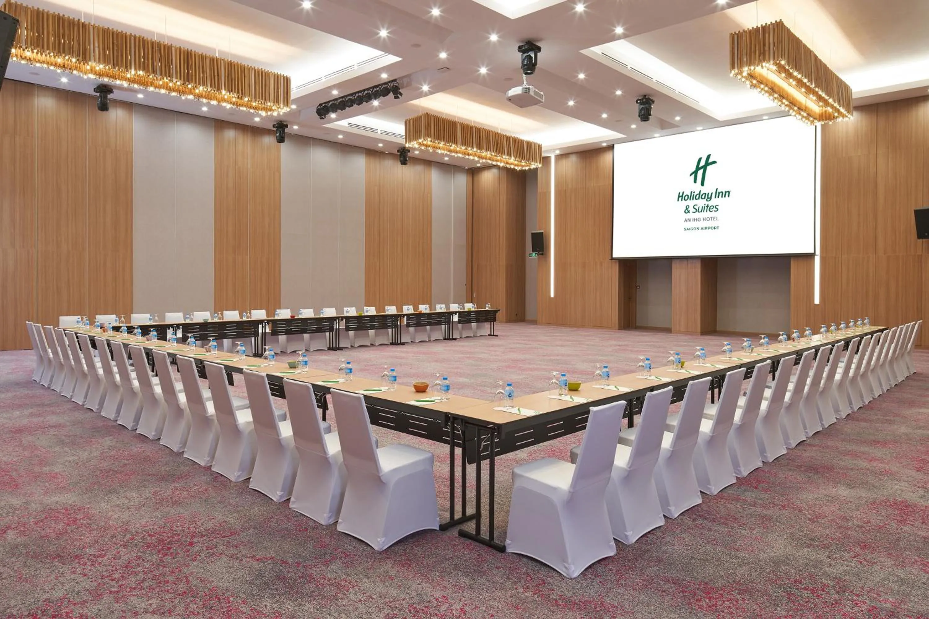 Meeting/conference room in Holiday Inn & Suites Saigon Airport by IHG