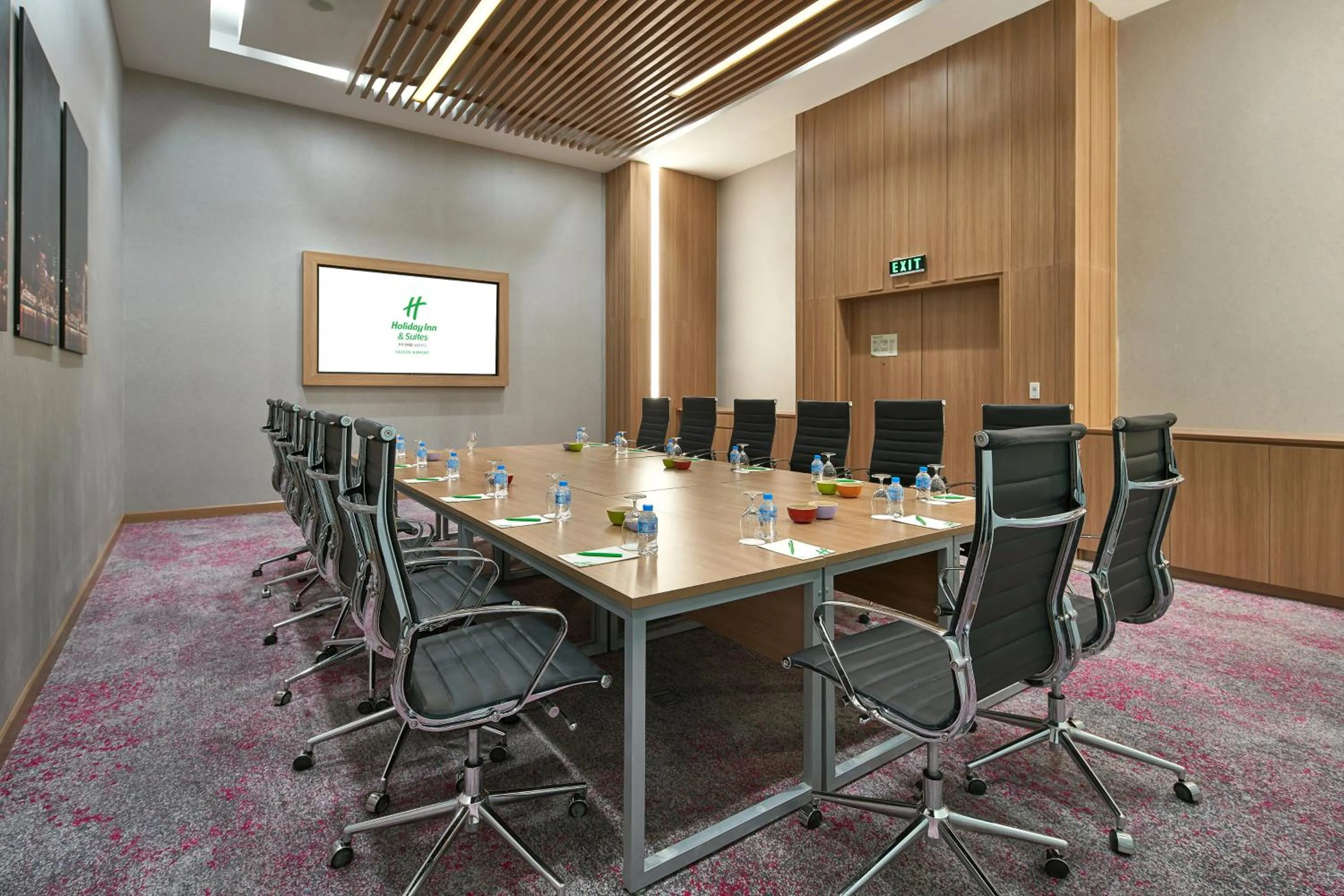 Business facilities in Holiday Inn & Suites Saigon Airport by IHG