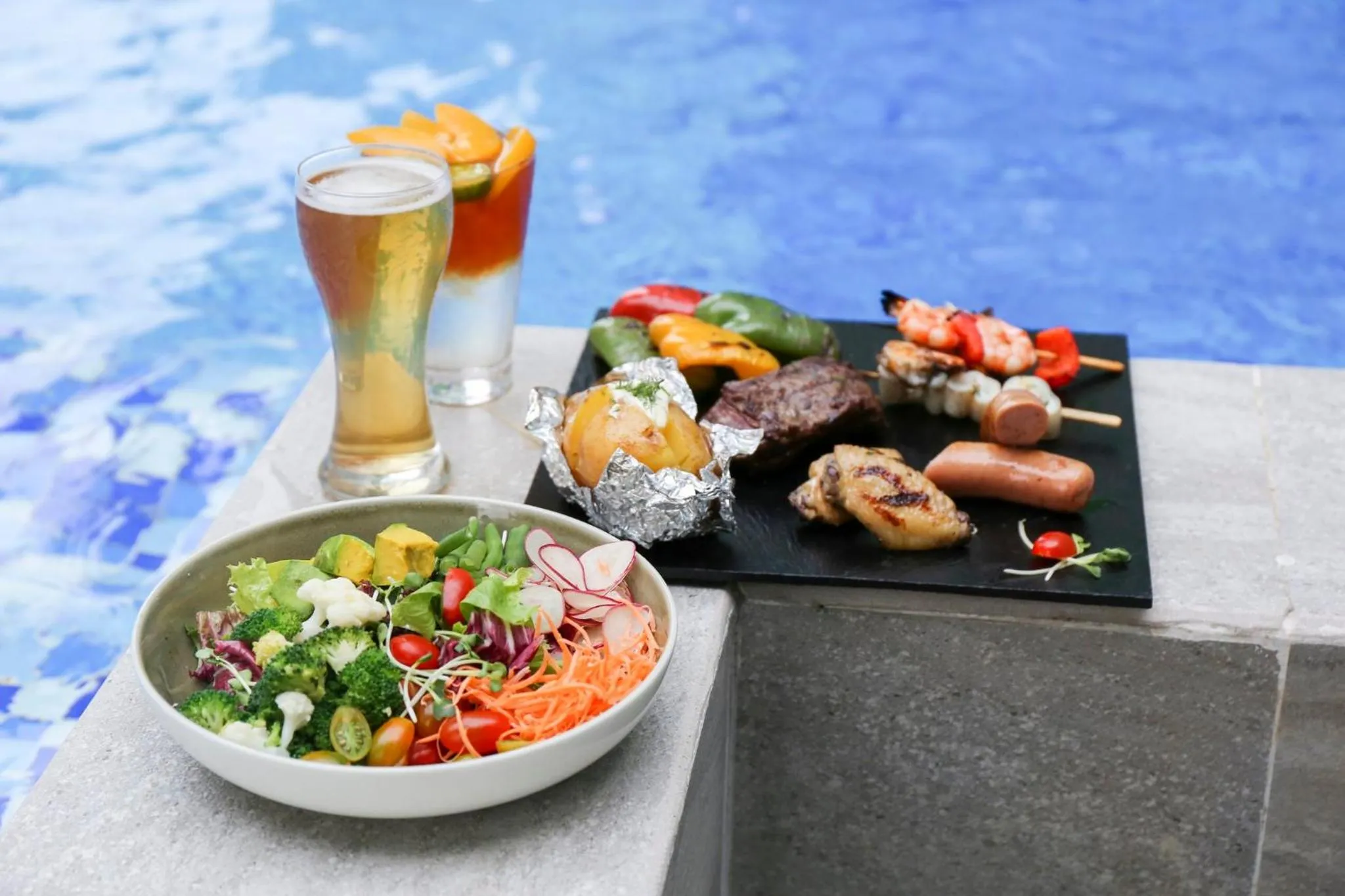 Restaurant/places to eat in Holiday Inn & Suites Saigon Airport by IHG