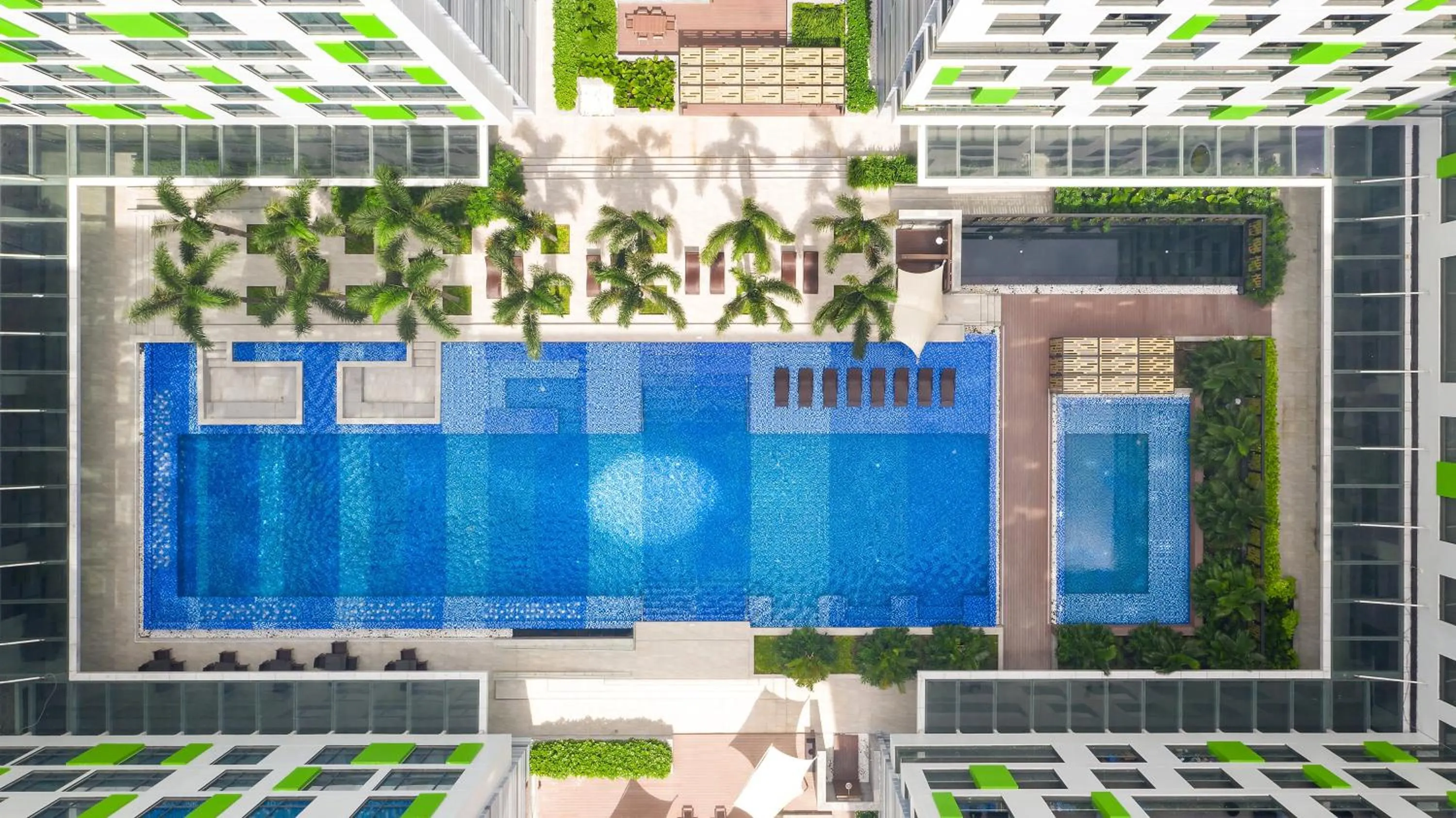 Swimming pool in Holiday Inn & Suites Saigon Airport by IHG