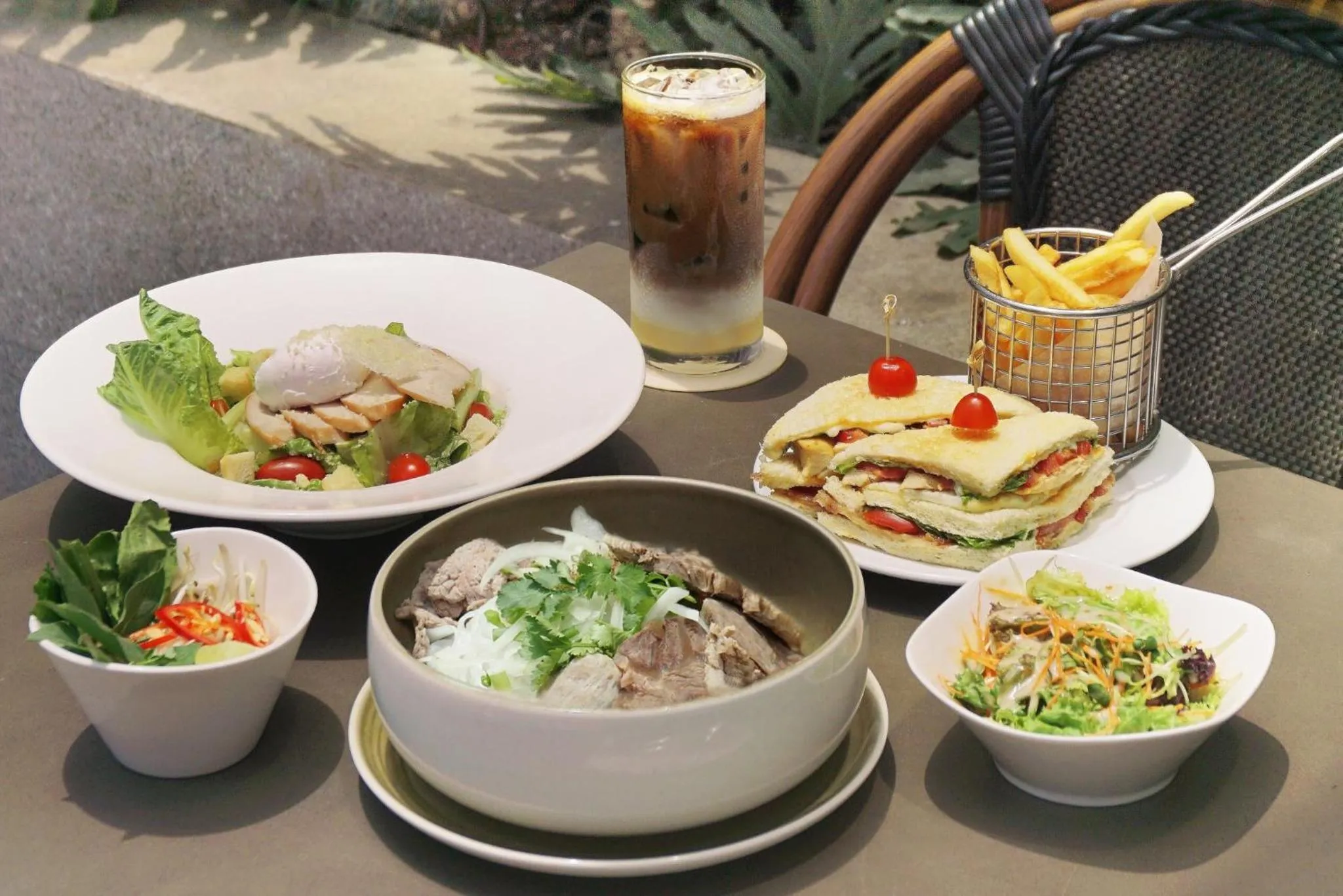 Lounge or bar in Holiday Inn & Suites Saigon Airport by IHG