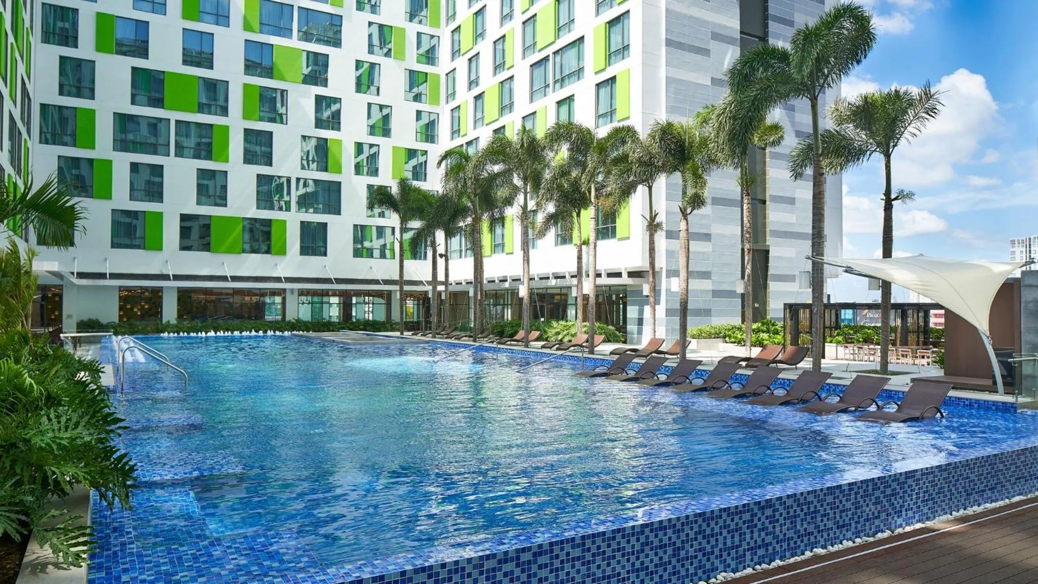 Swimming pool in Holiday Inn & Suites Saigon Airport by IHG
