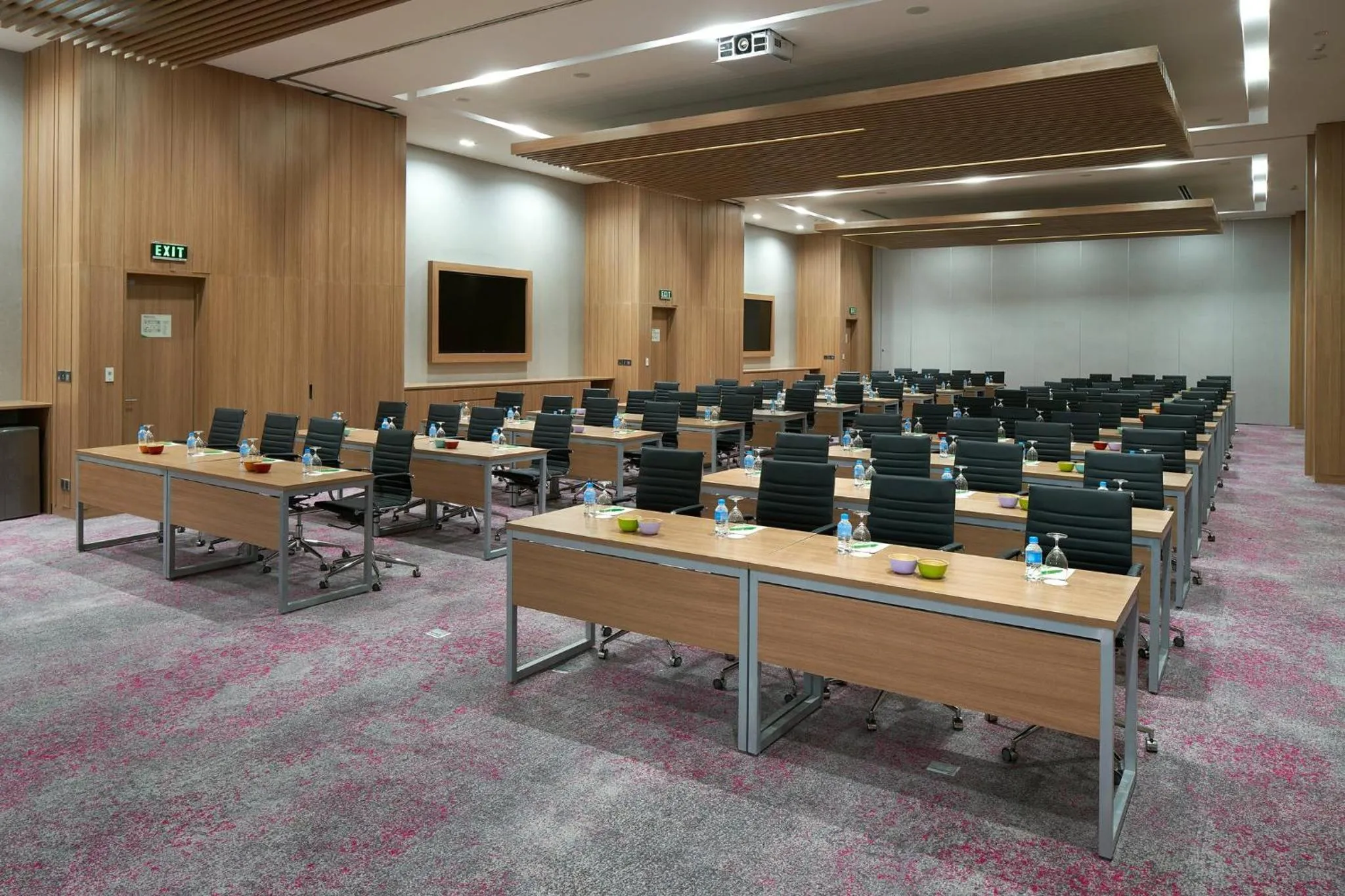 Meeting/conference room in Holiday Inn & Suites Saigon Airport by IHG