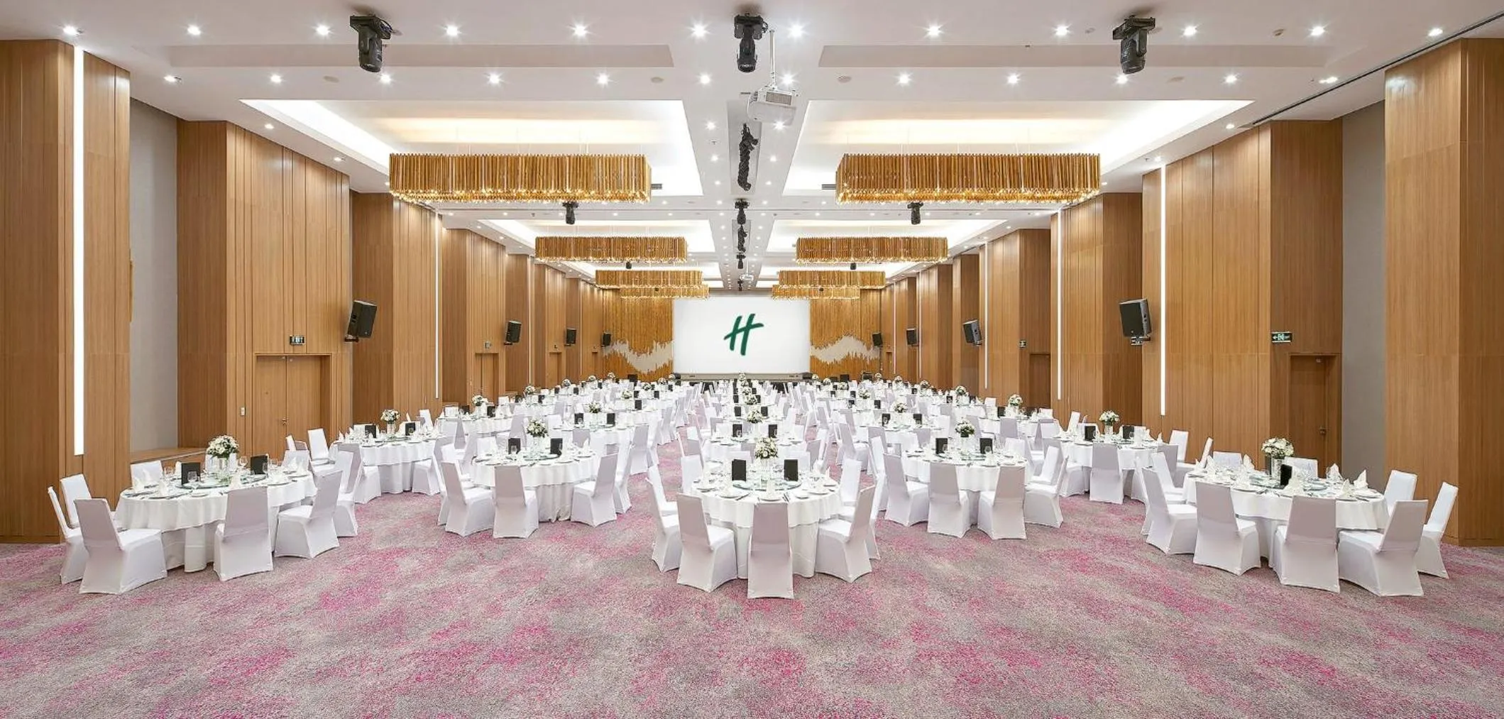 Meeting/conference room in Holiday Inn & Suites Saigon Airport by IHG