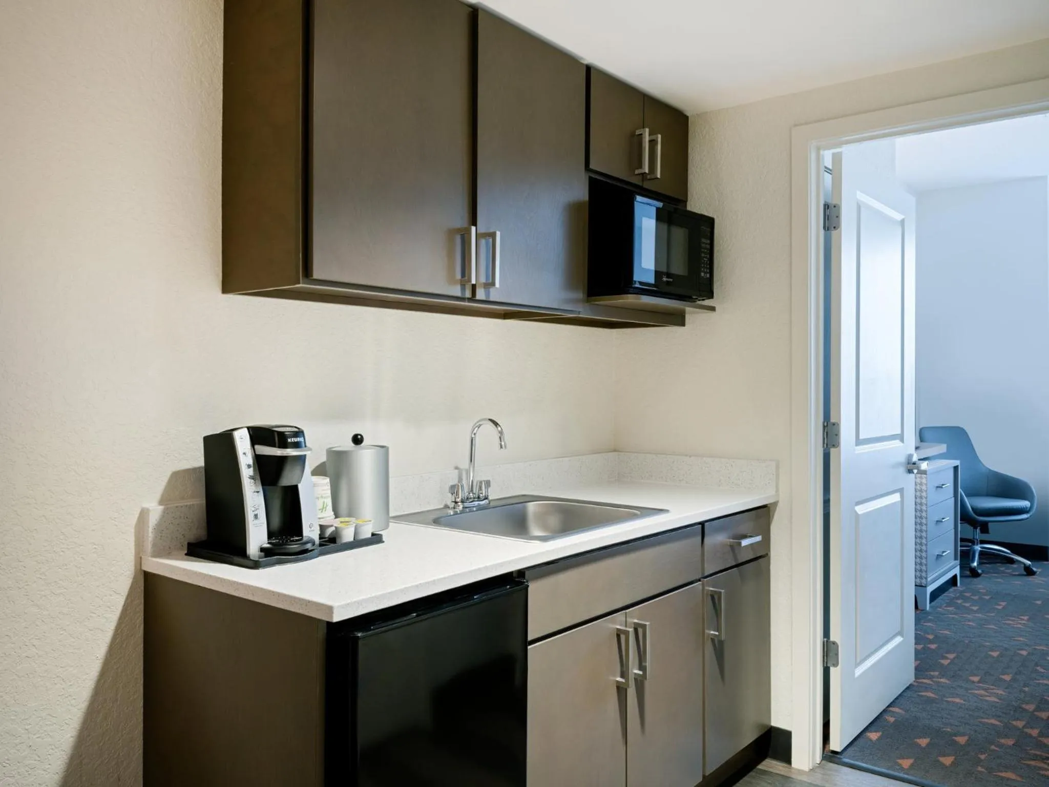 Photo of the whole room in Holiday Inn & Suites Orlando - I-Drive - Theme Parks by IHG