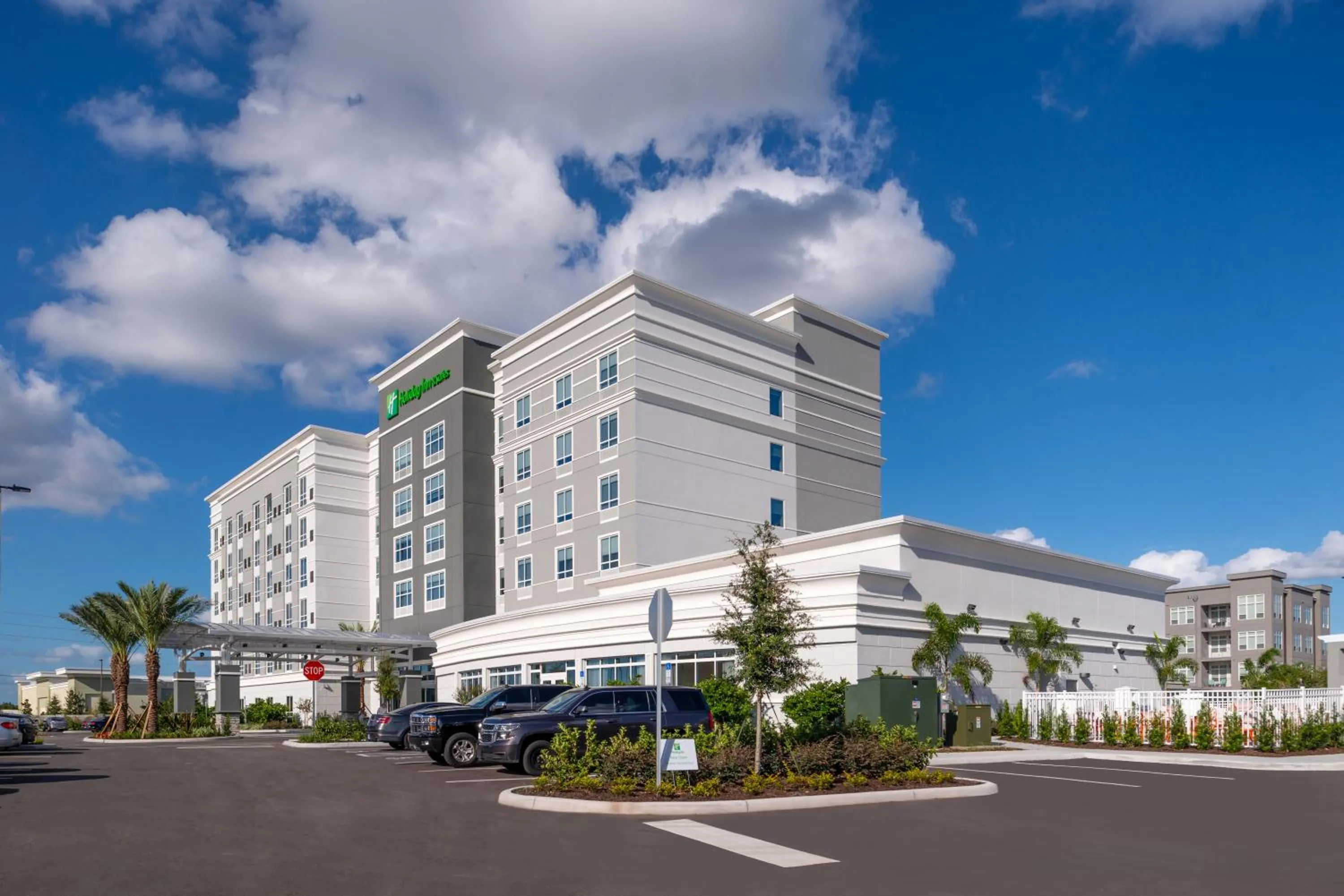 Property building in Holiday Inn & Suites Orlando - I-Drive - Theme Parks by IHG