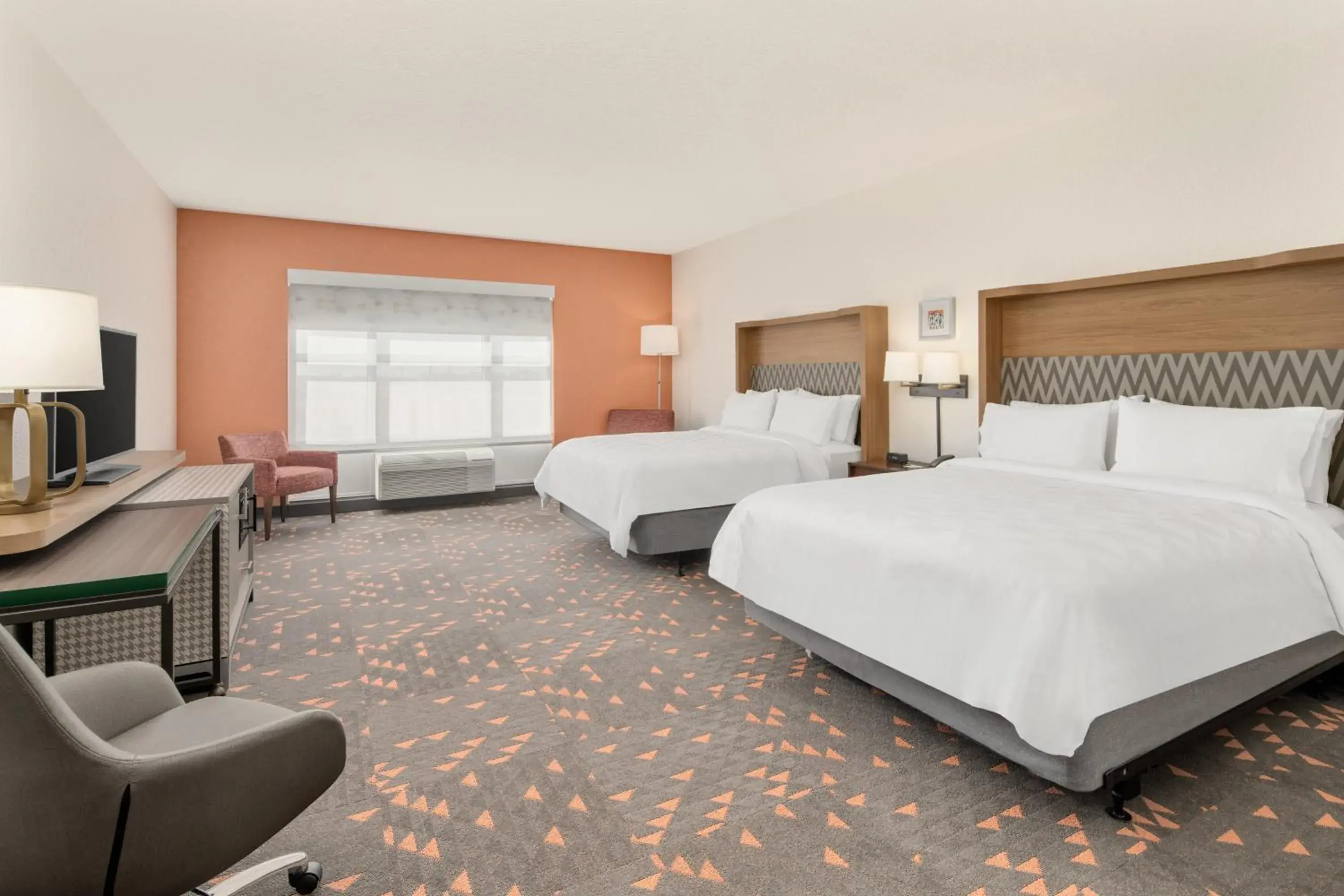 Photo of the whole room, Bed in Holiday Inn & Suites Orlando - I-Drive - Theme Parks by IHG Photo of the whole room, Bed in Holiday Inn & Suites Orlando - I-Drive - Theme Parks by IHG