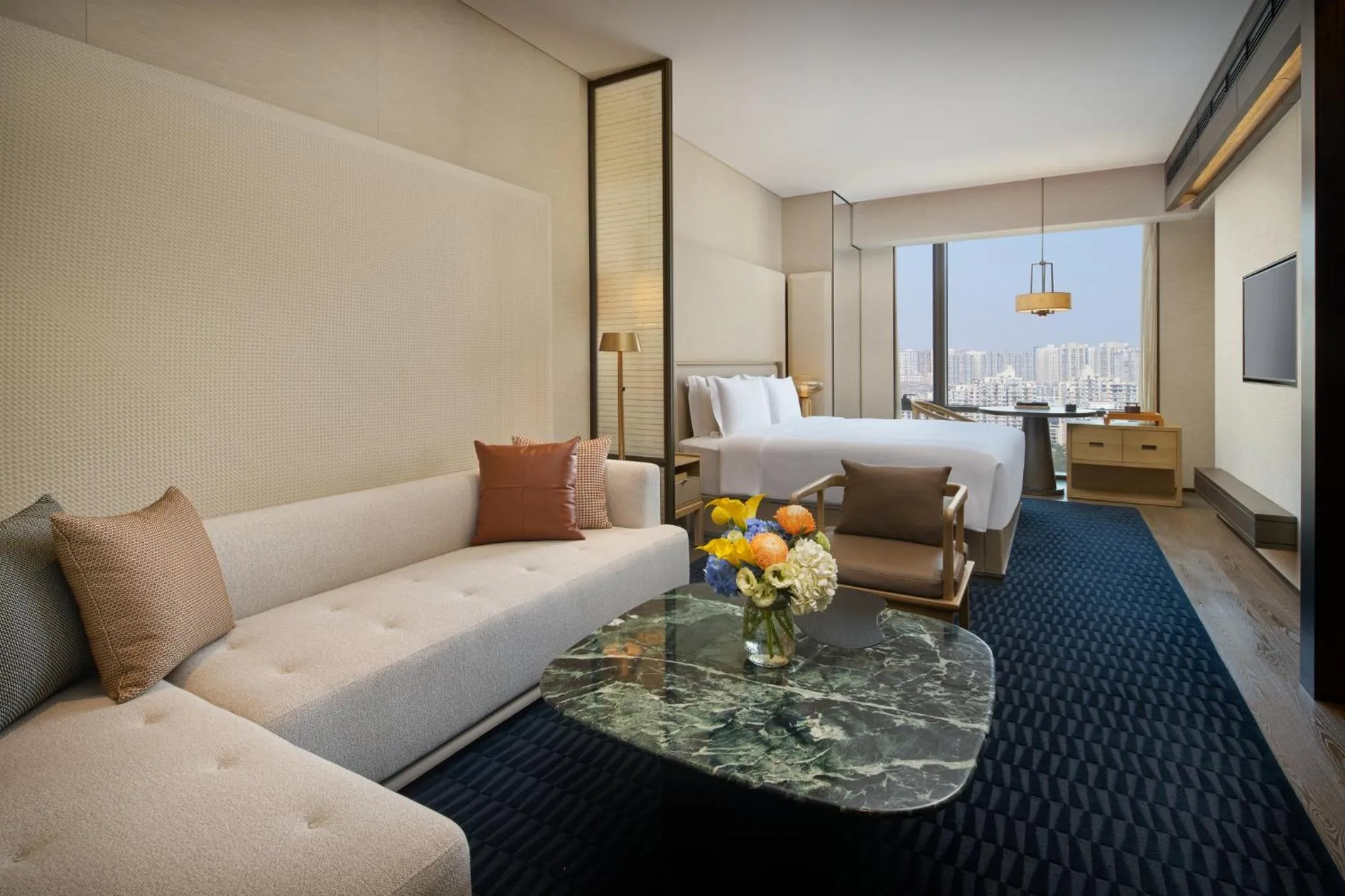 Photo of the whole room, Bed in InterContinental Xi'an Hi-Tech Zone