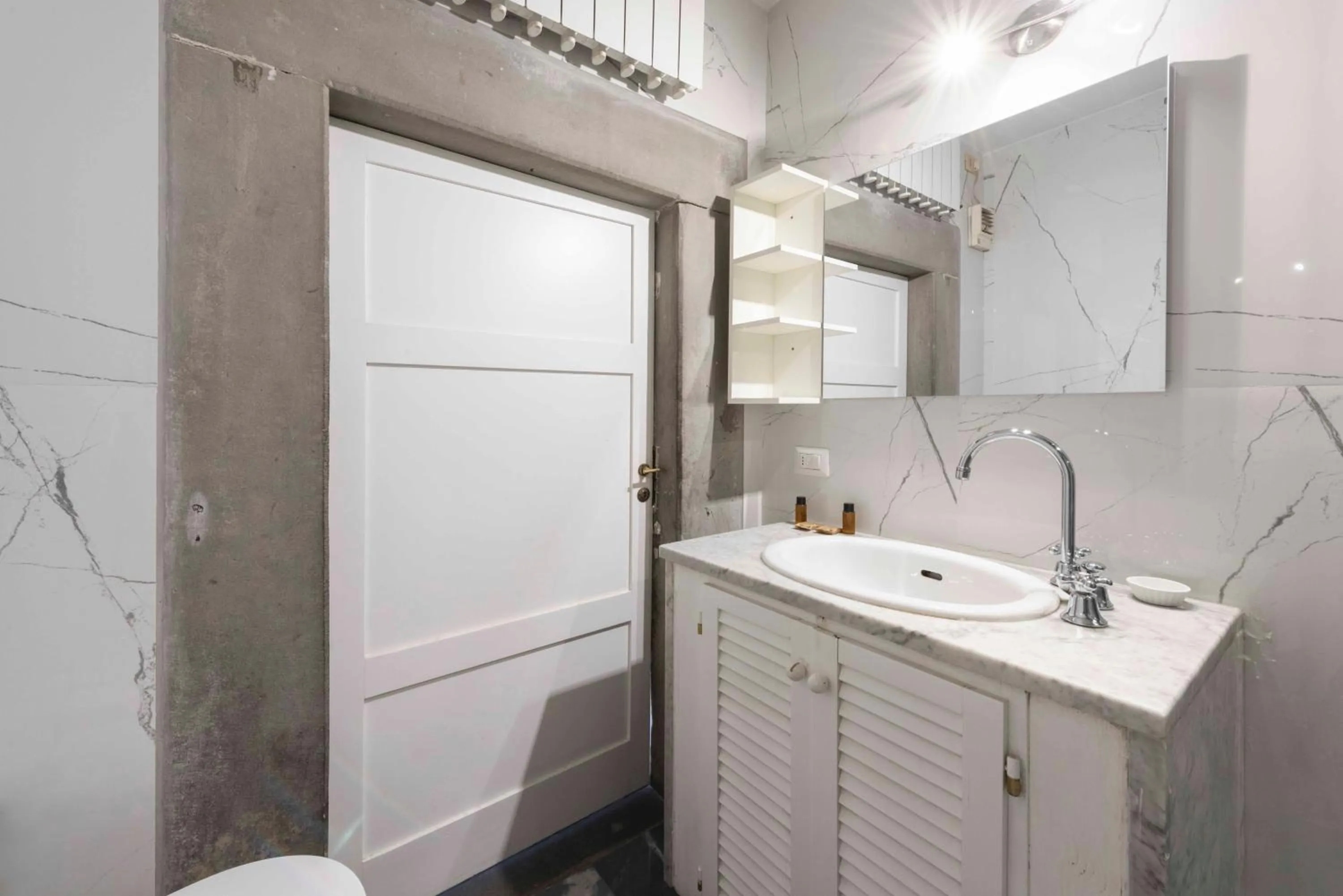 Bathroom in San Niccolò Loft by Mmega