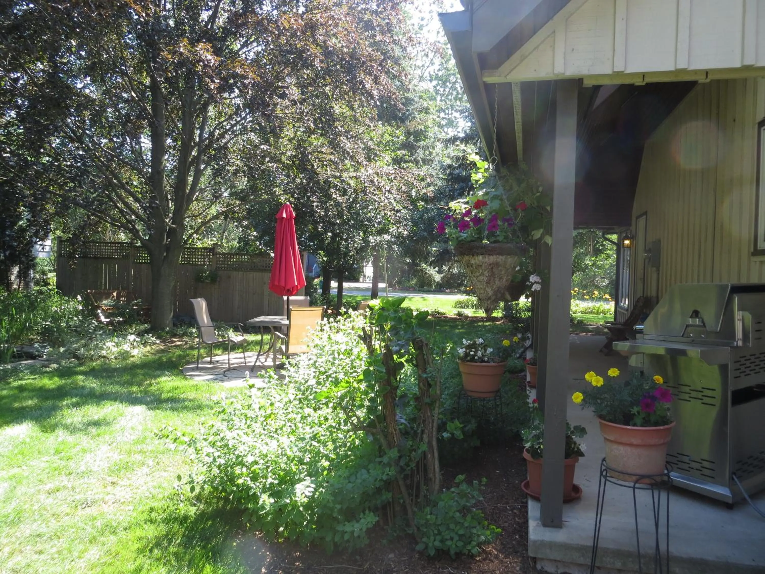 Facade/entrance in Cedar Gables Bed & Breakfast