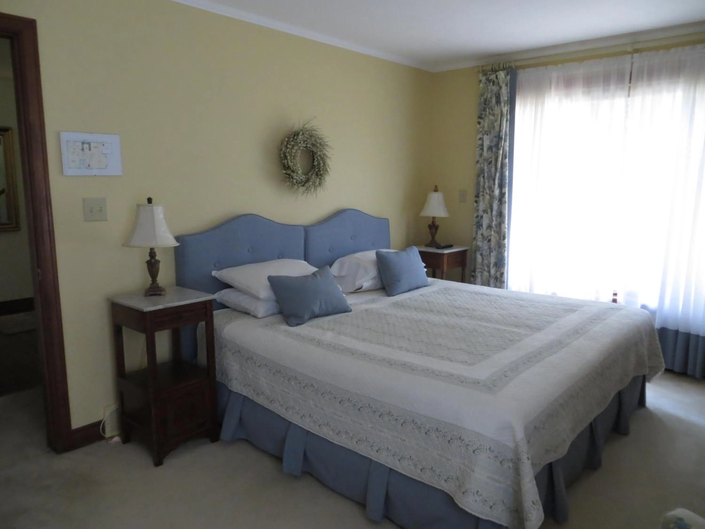 Photo of the whole room, Bed in Cedar Gables Bed & Breakfast