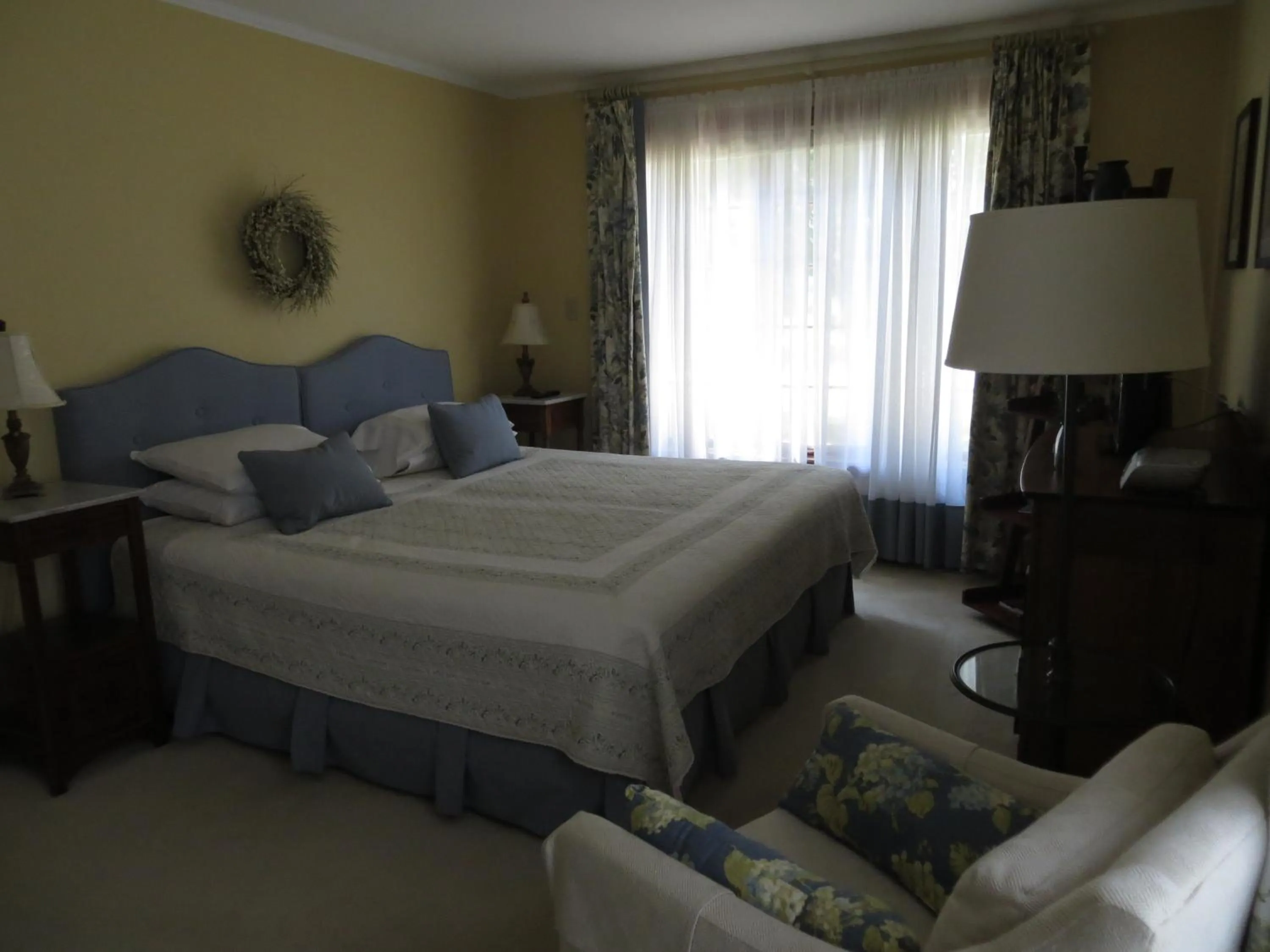 Photo of the whole room, Bed in Cedar Gables Bed & Breakfast