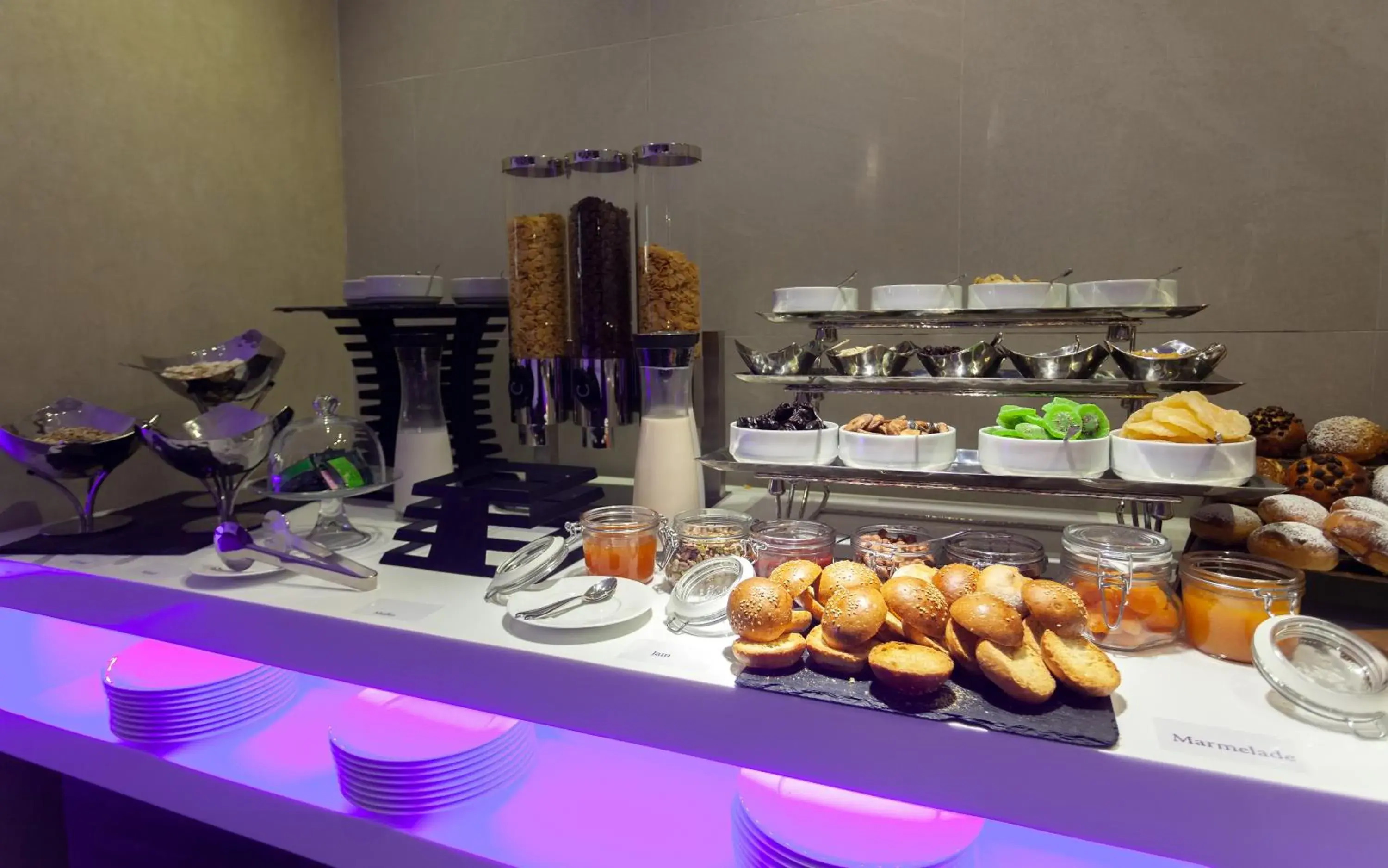 Restaurant/places to eat in ADAM Hotel Suites Restaurant/places to eat in ADAM Hotel Suites