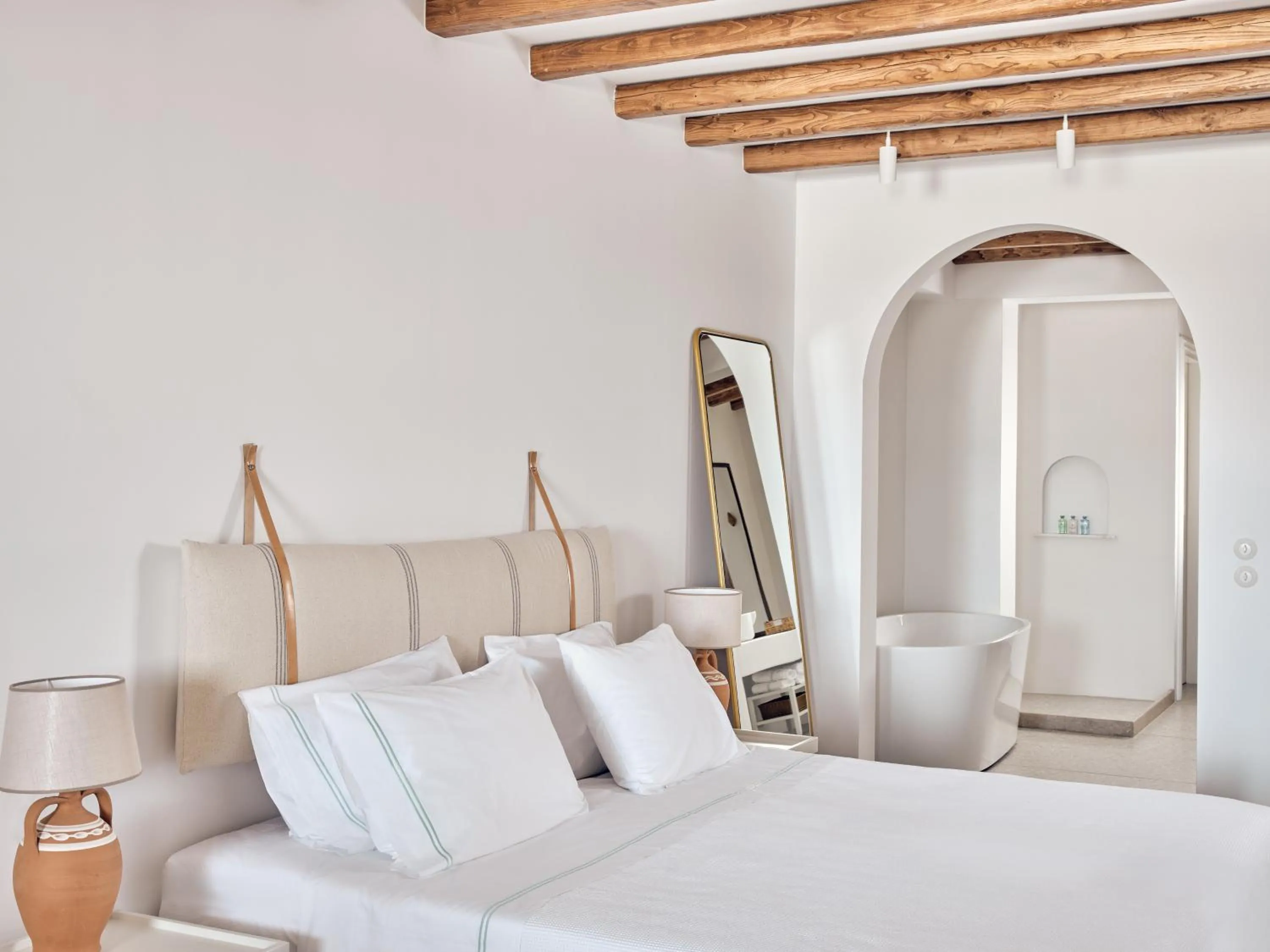 Bed in Belvedere Mykonos - Hilltop Rooms & Suites - The Leading Hotels of the World