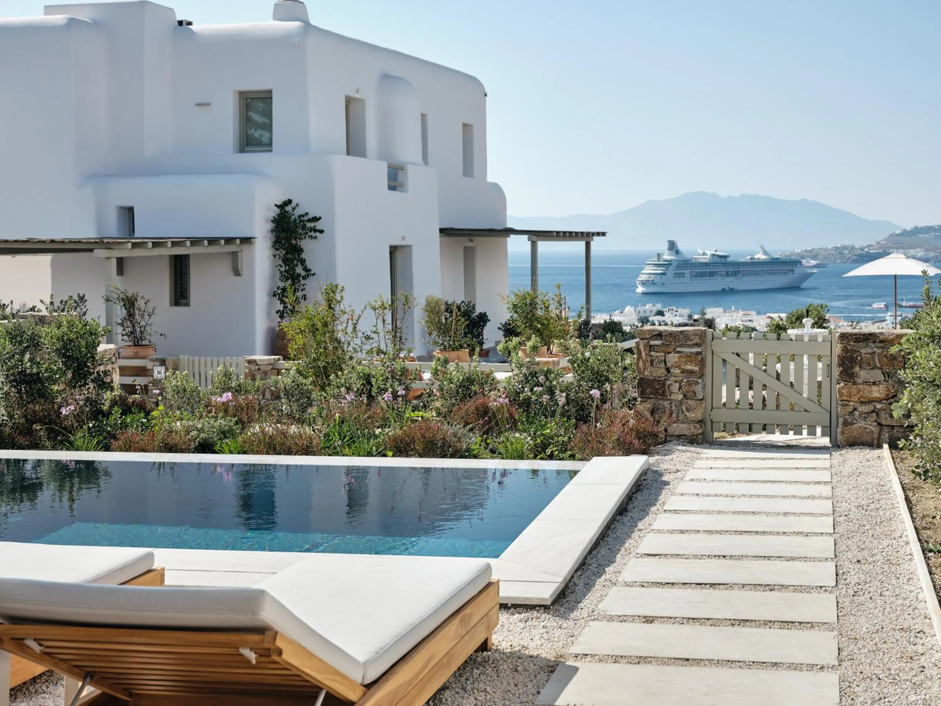 Property building in Belvedere Mykonos - Hilltop Rooms & Suites - The Leading Hotels of the World