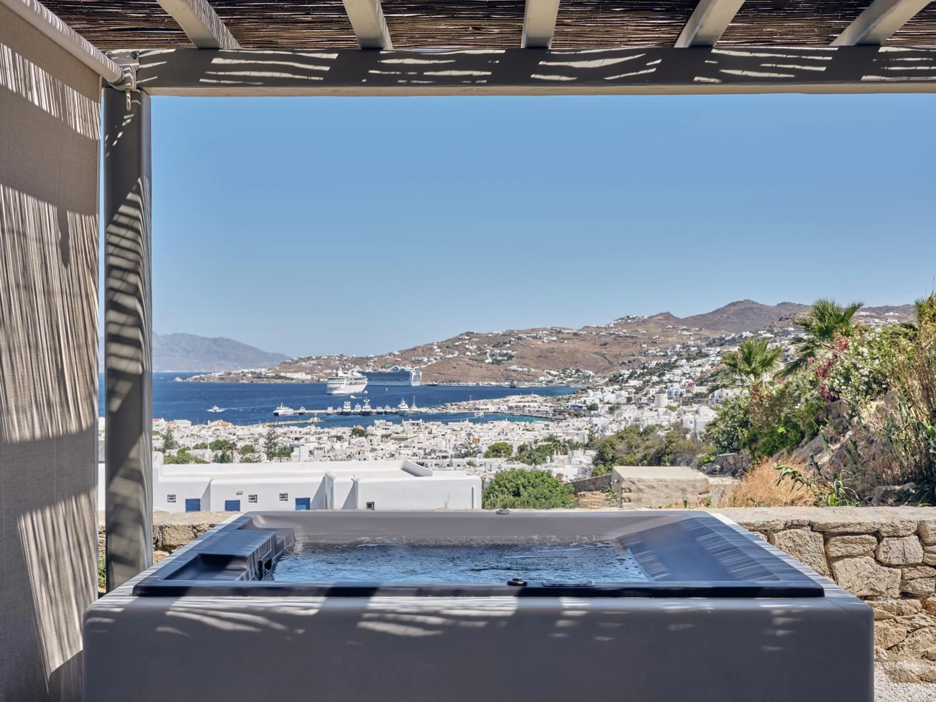 Hot Tub in Belvedere Mykonos - Hilltop Rooms & Suites - The Leading Hotels of the World
