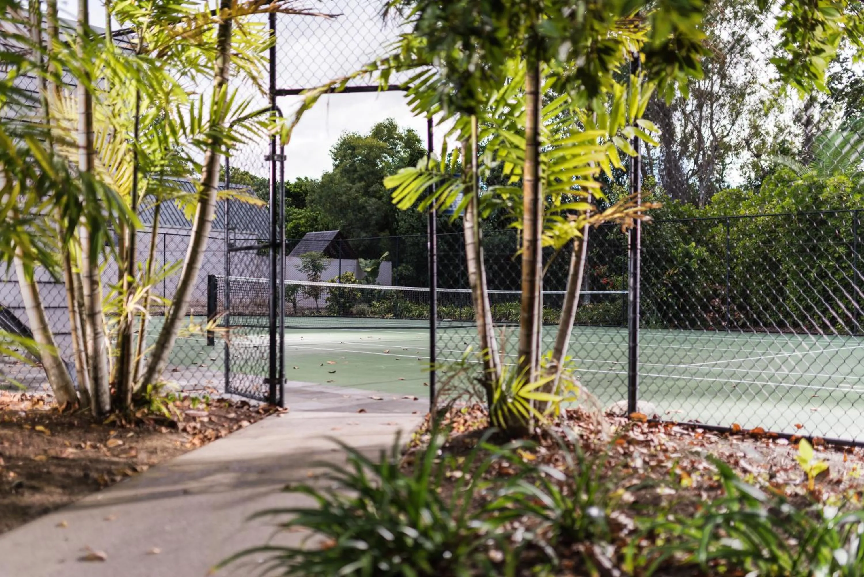 Tennis court in Niramaya Villas and Spa