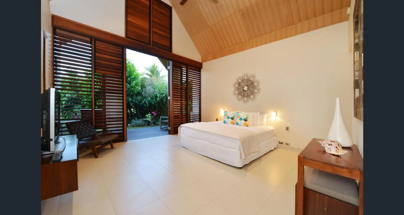 Bedroom, Bed in Niramaya Villas and Spa