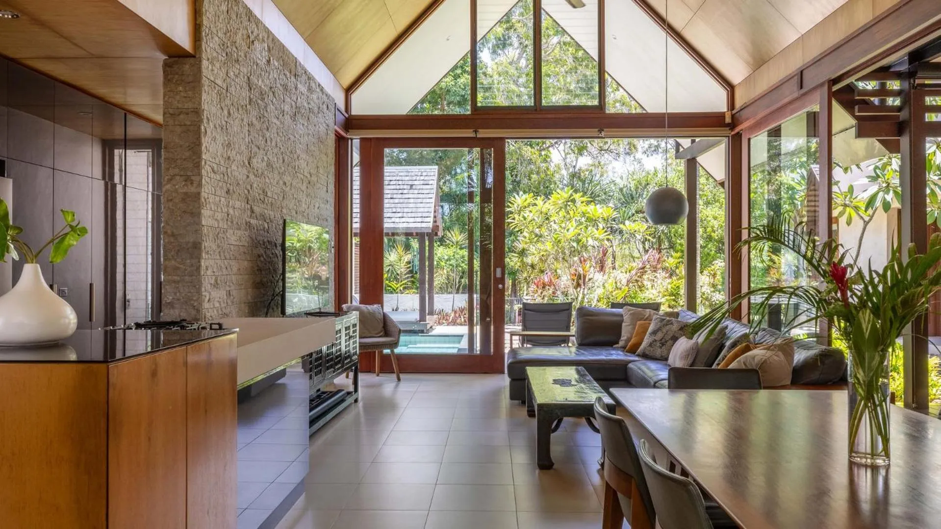 Kitchen or kitchenette in Niramaya Villas and Spa