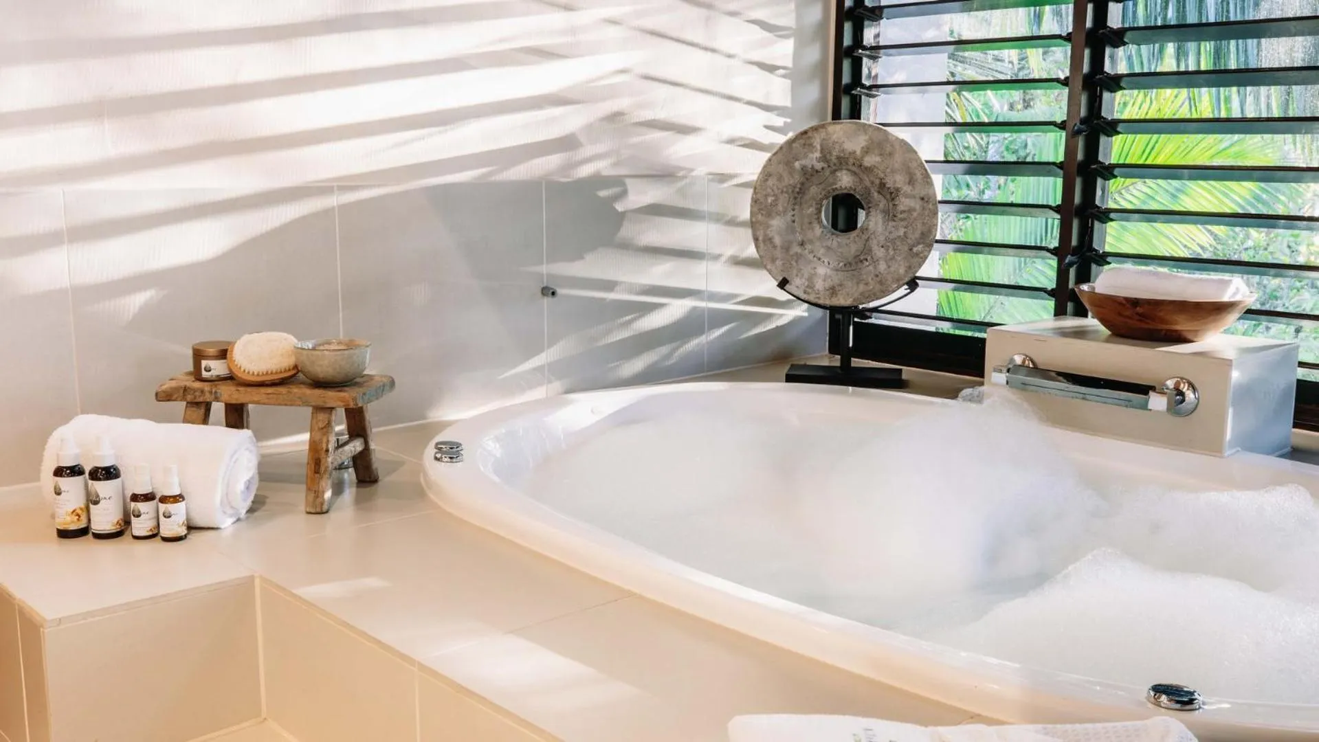 Bath in Niramaya Villas and Spa