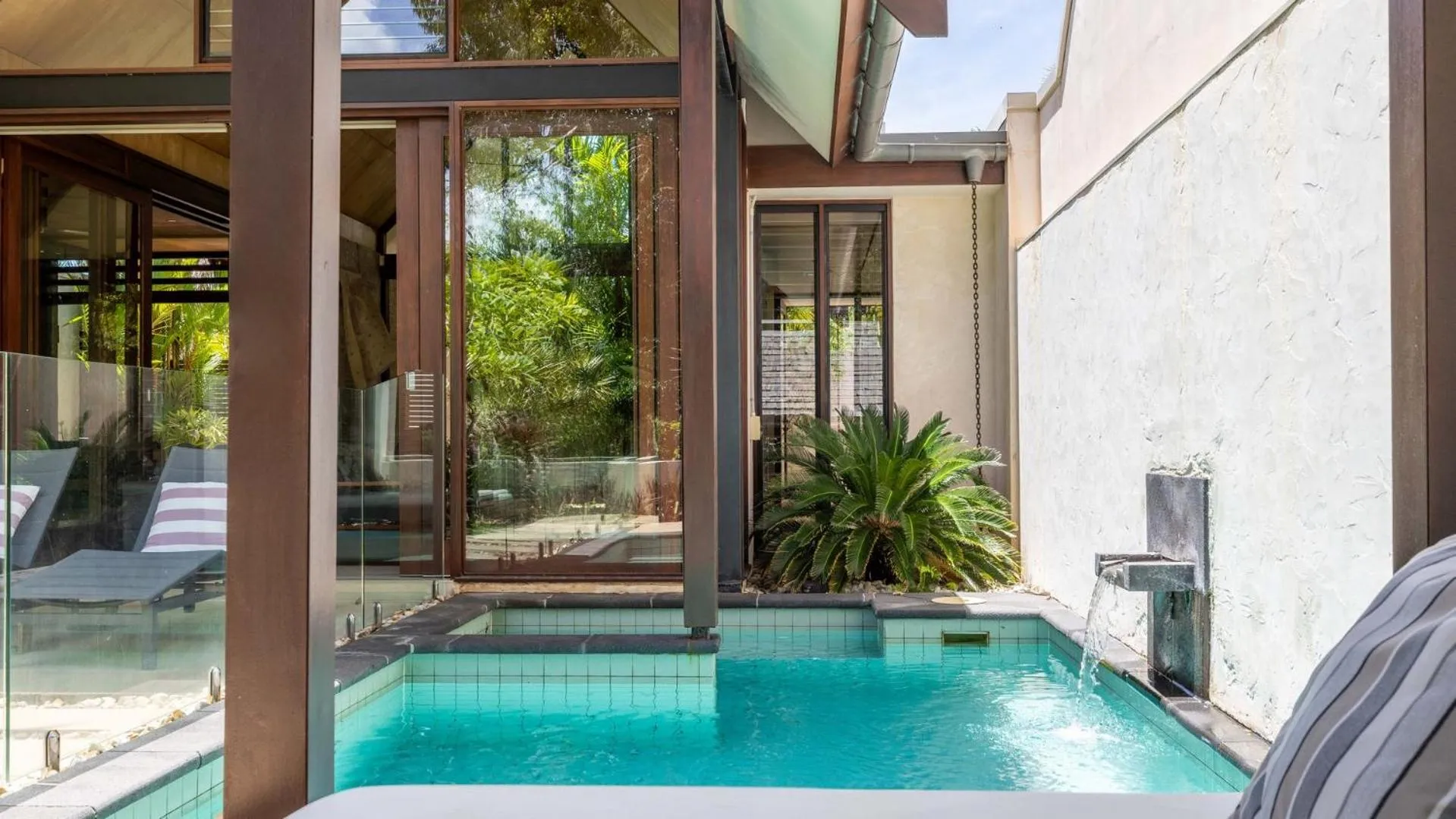 Swimming pool in Niramaya Villas and Spa