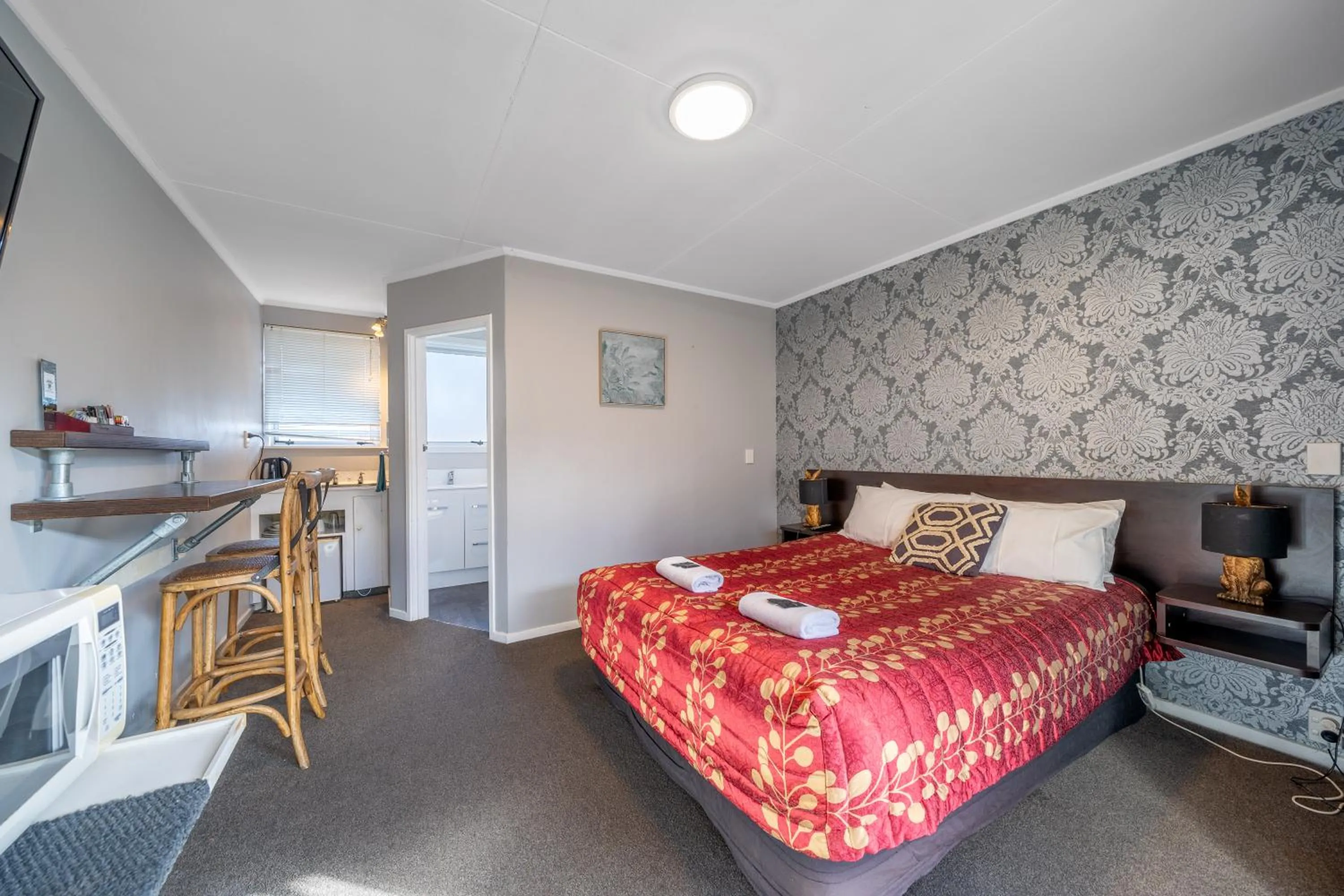 Kitchen or kitchenette in Coachmans Inn