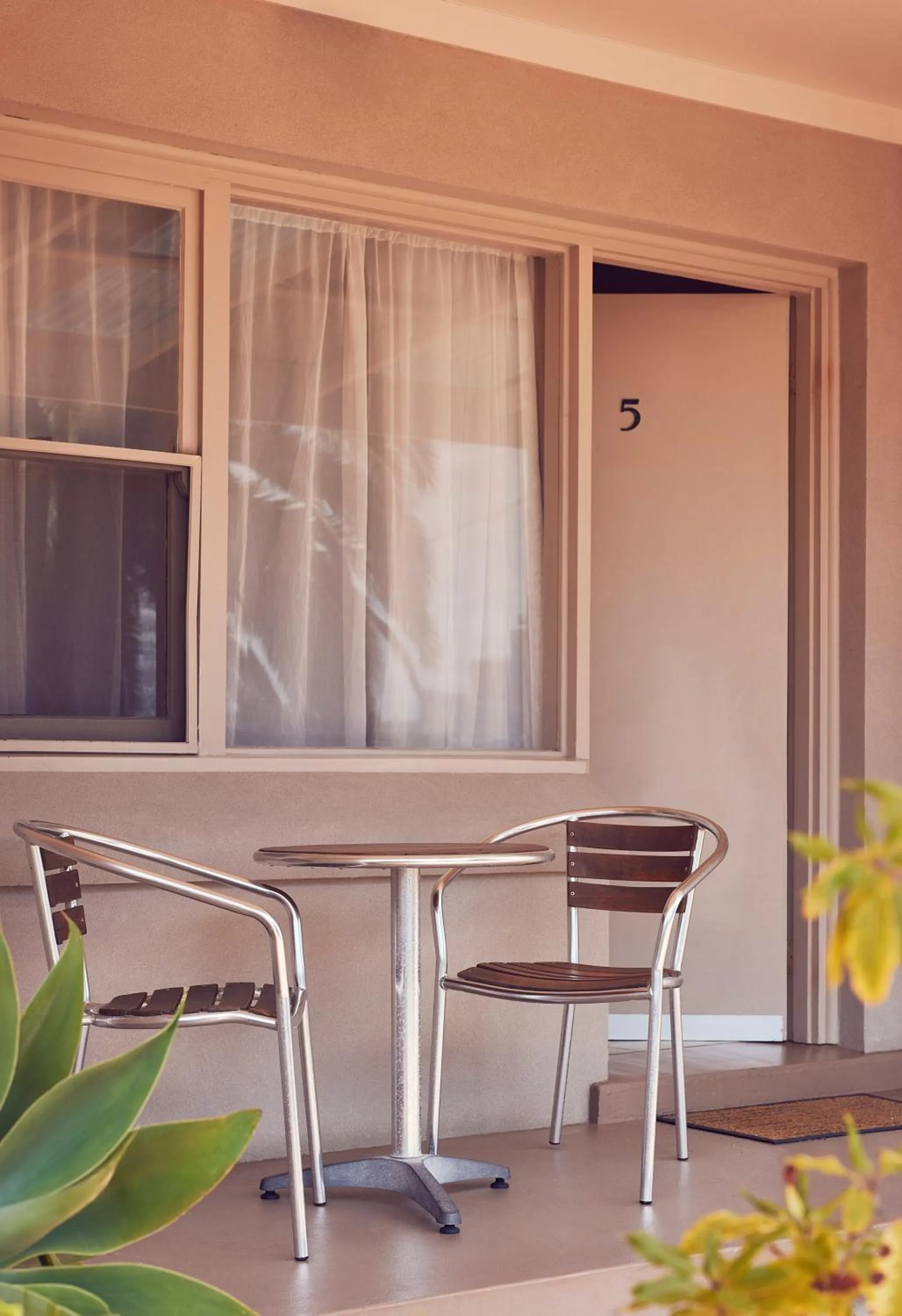 Holiday Lodge Motor Inn