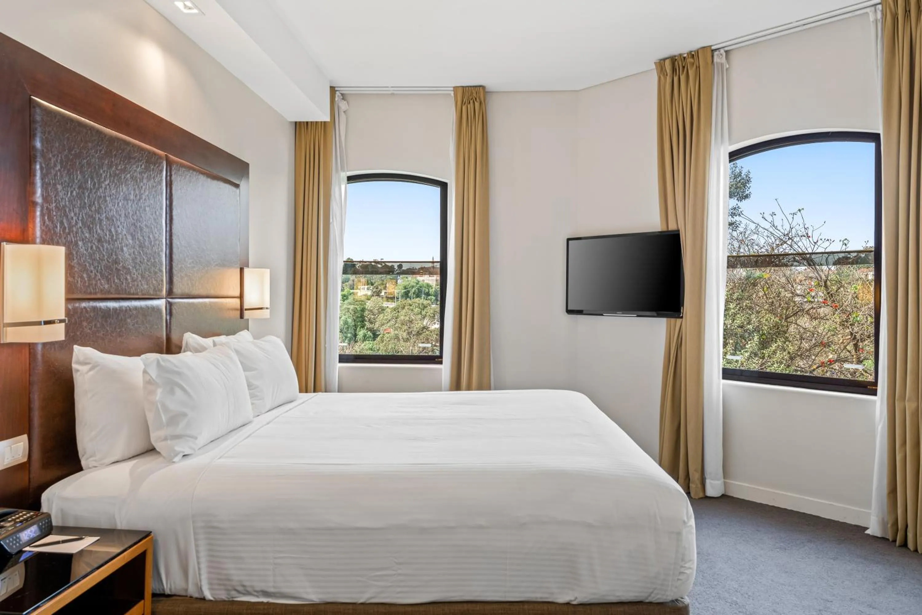 View (from property/room), Bed in Amora Hotel Riverwalk Melbourne