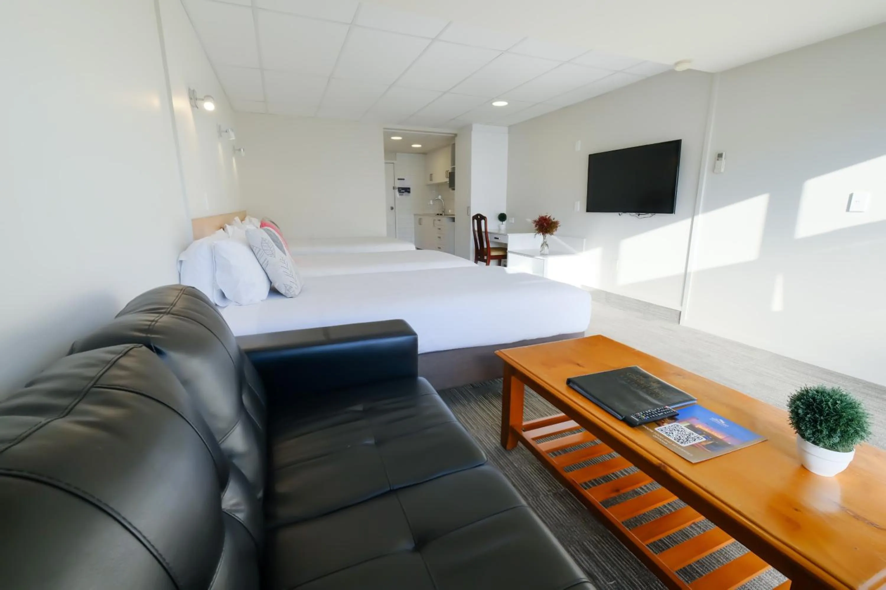 Bedroom, Bed in The Garden Hotel