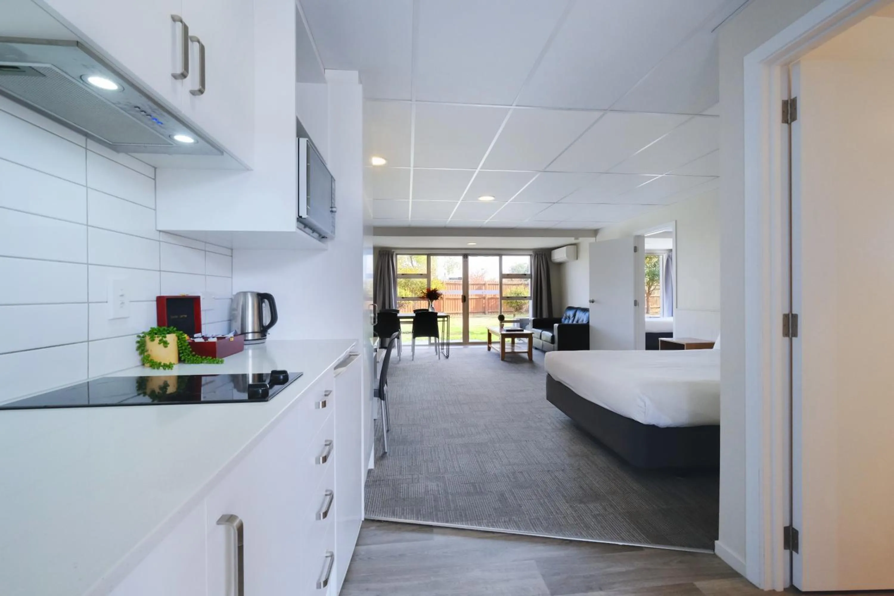 Kitchen or kitchenette in The Garden Hotel