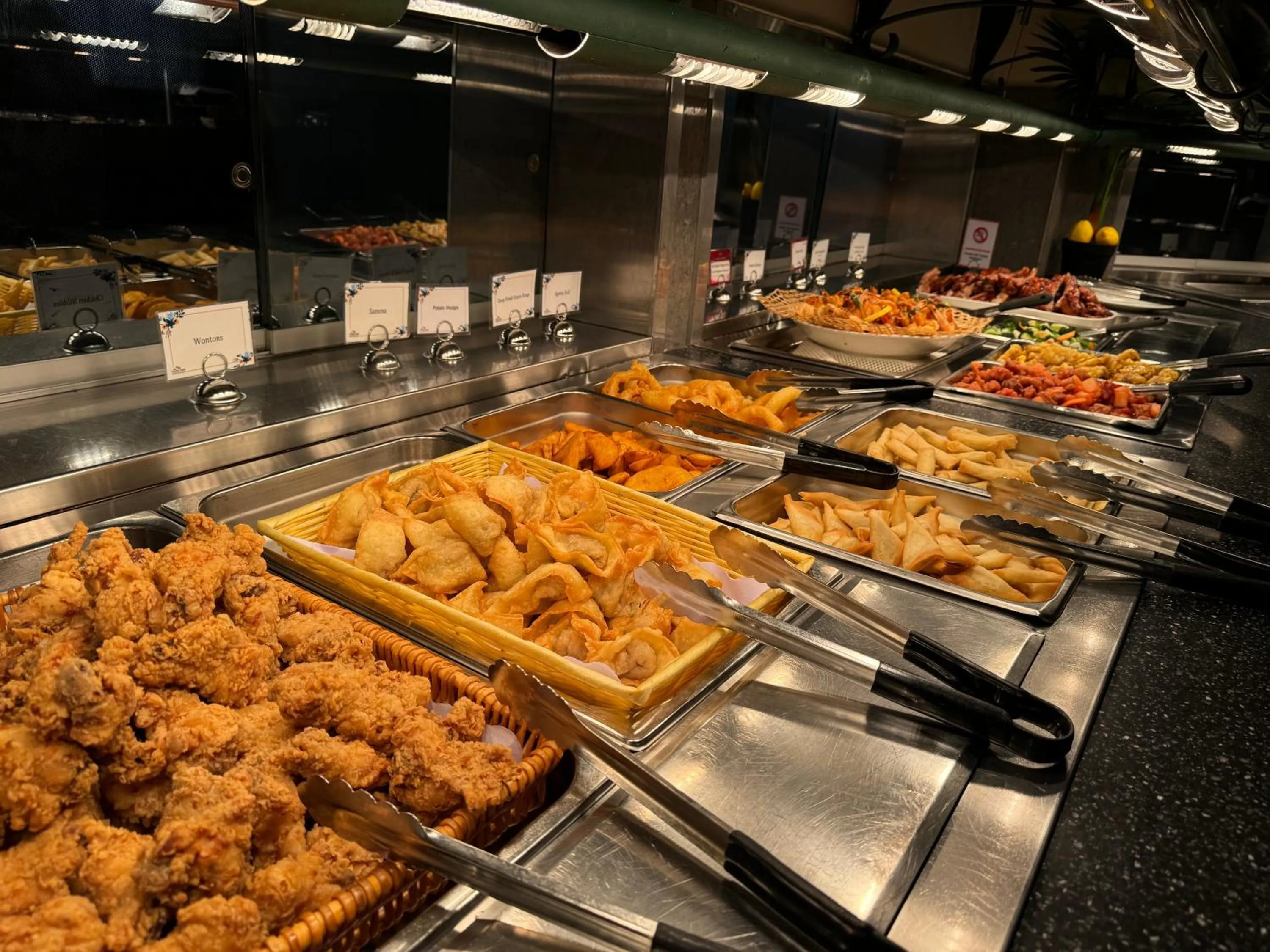 Restaurant/places to eat in The Garden Hotel