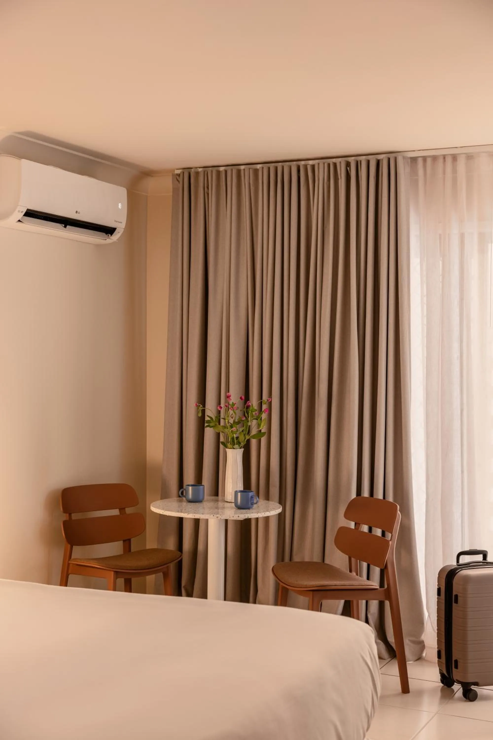 Bed in Gold Coast Airport Motel - Only 300 Meters To Airport Terminal