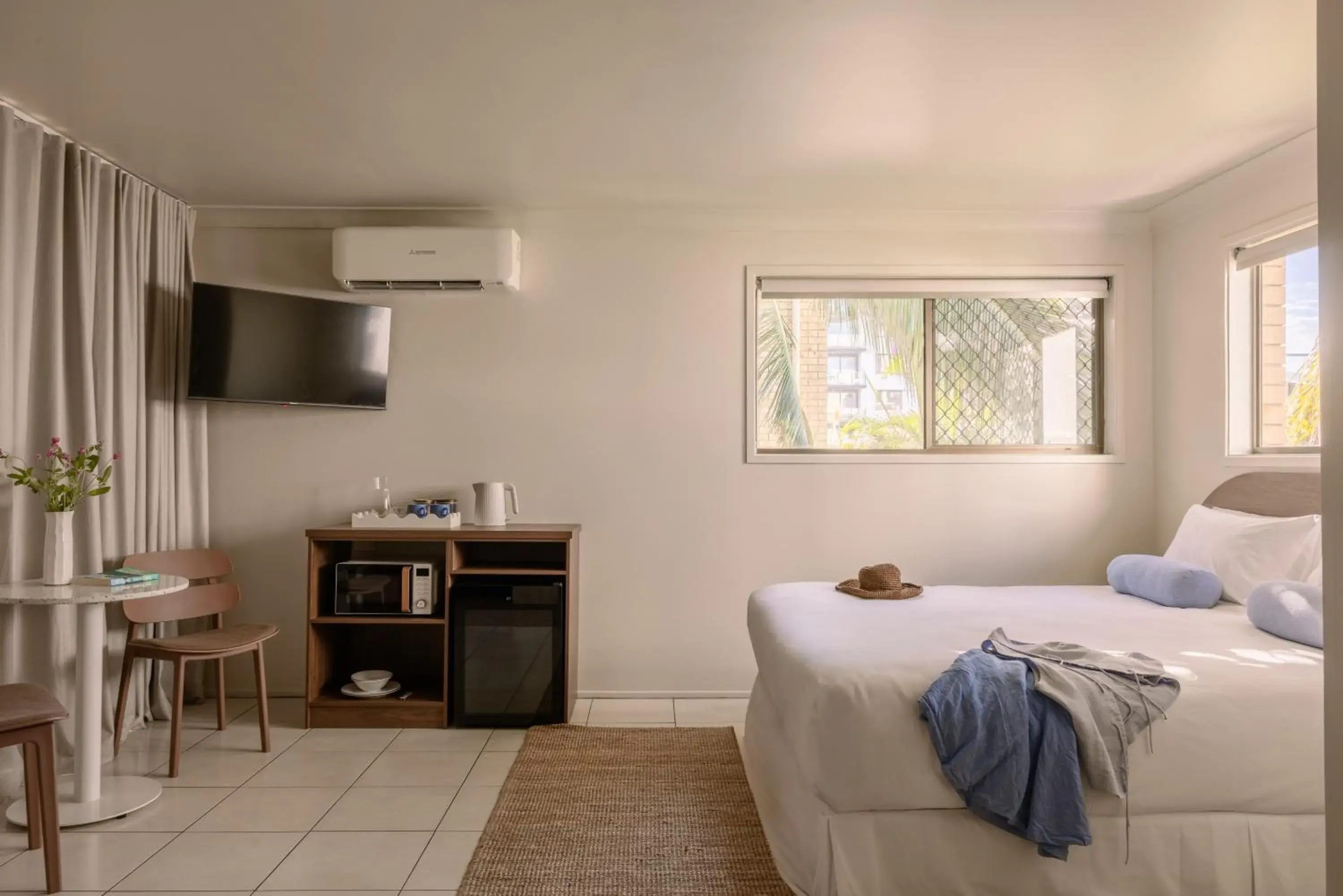 King Suite in Gold Coast Airport Motel - Only 300 Meters To Airport Terminal King Suite in Gold Coast Airport Motel - Only 300 Meters To Airport Terminal
