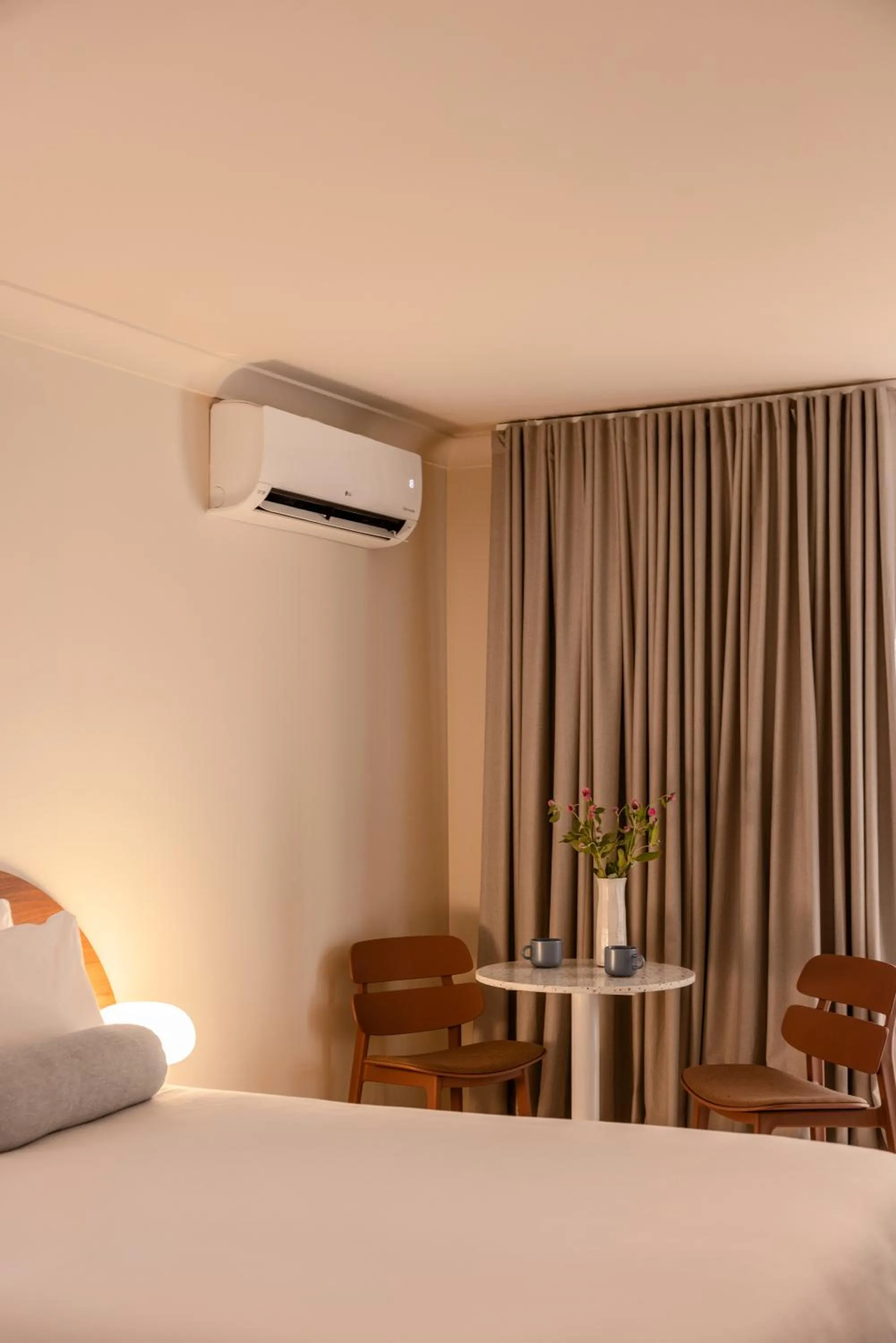 Bed in Gold Coast Airport Motel - Only 300 Meters To Airport Terminal