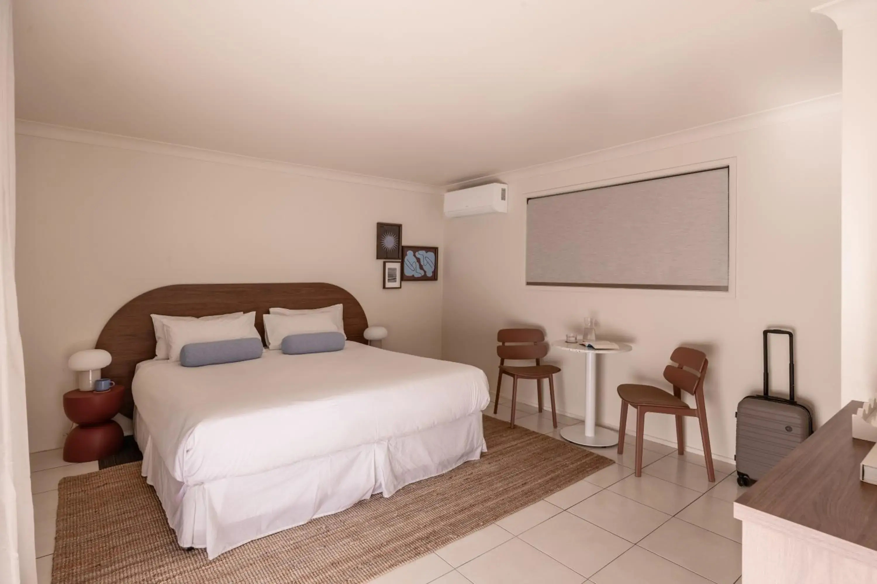 Standard King Room in Gold Coast Airport Motel - Only 300 Meters To Airport Terminal Standard King Room in Gold Coast Airport Motel - Only 300 Meters To Airport Terminal