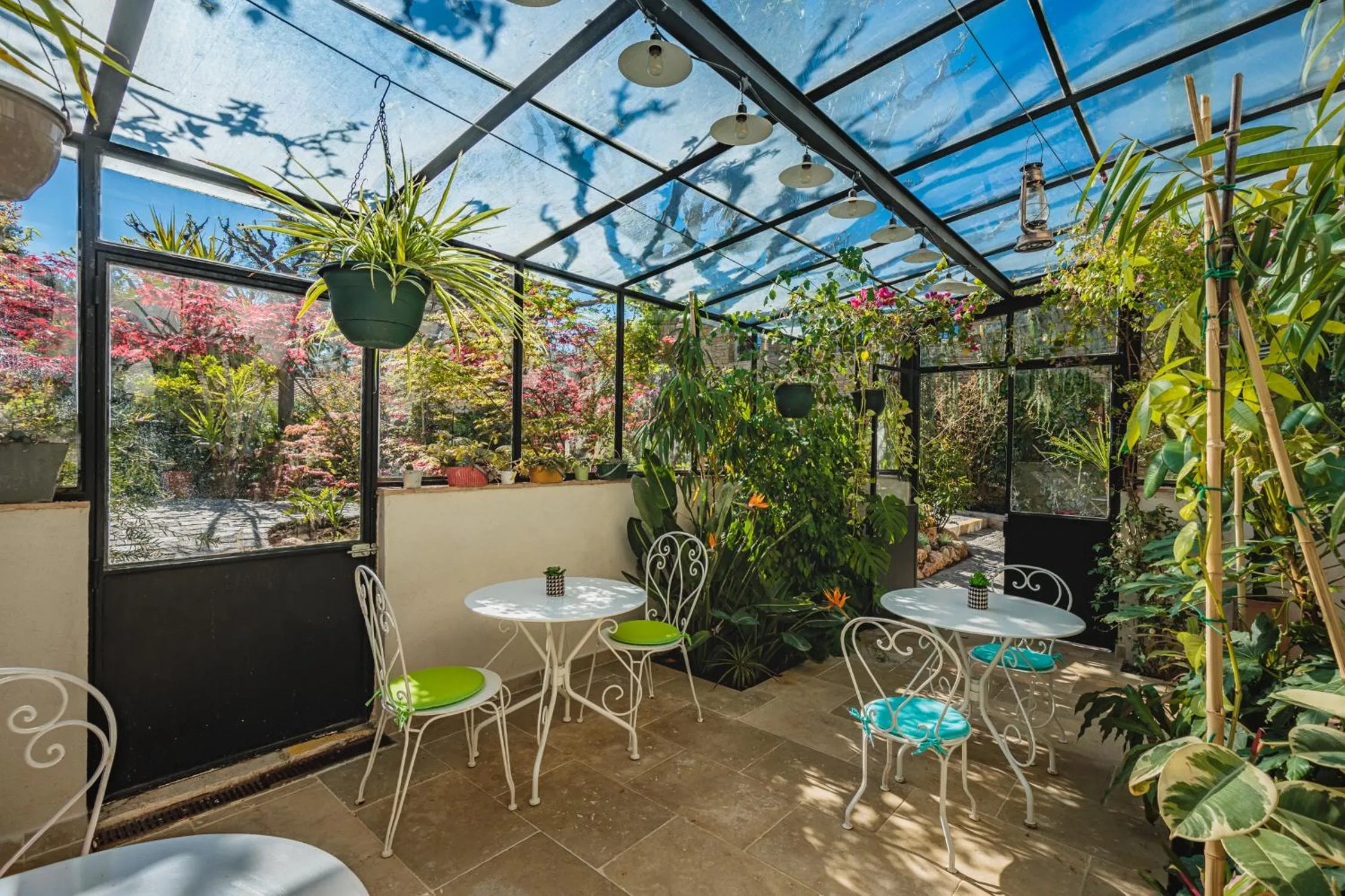 Patio in La Bastide de l'Oliveraie