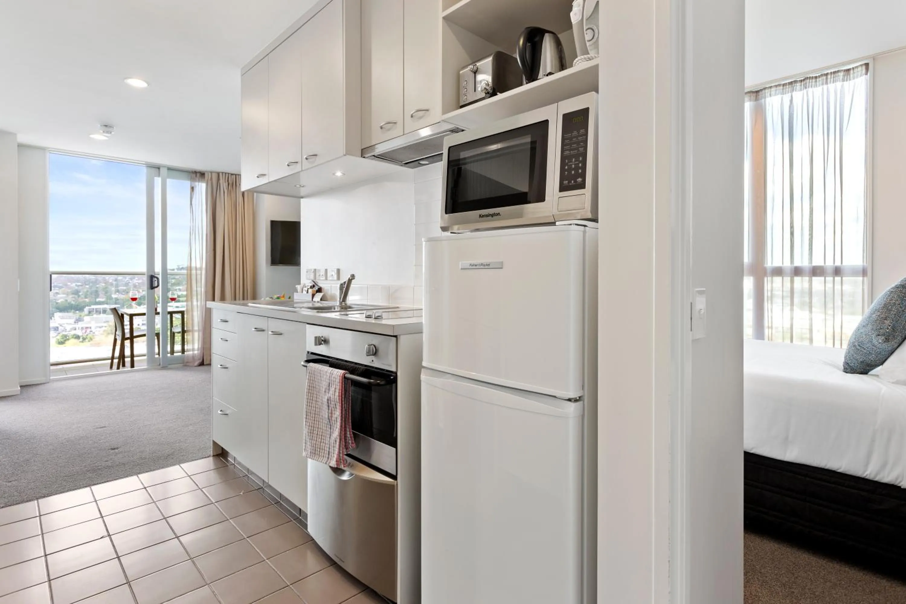 Kitchen or kitchenette in Proximity Apartments Manukau / Auckland Airport