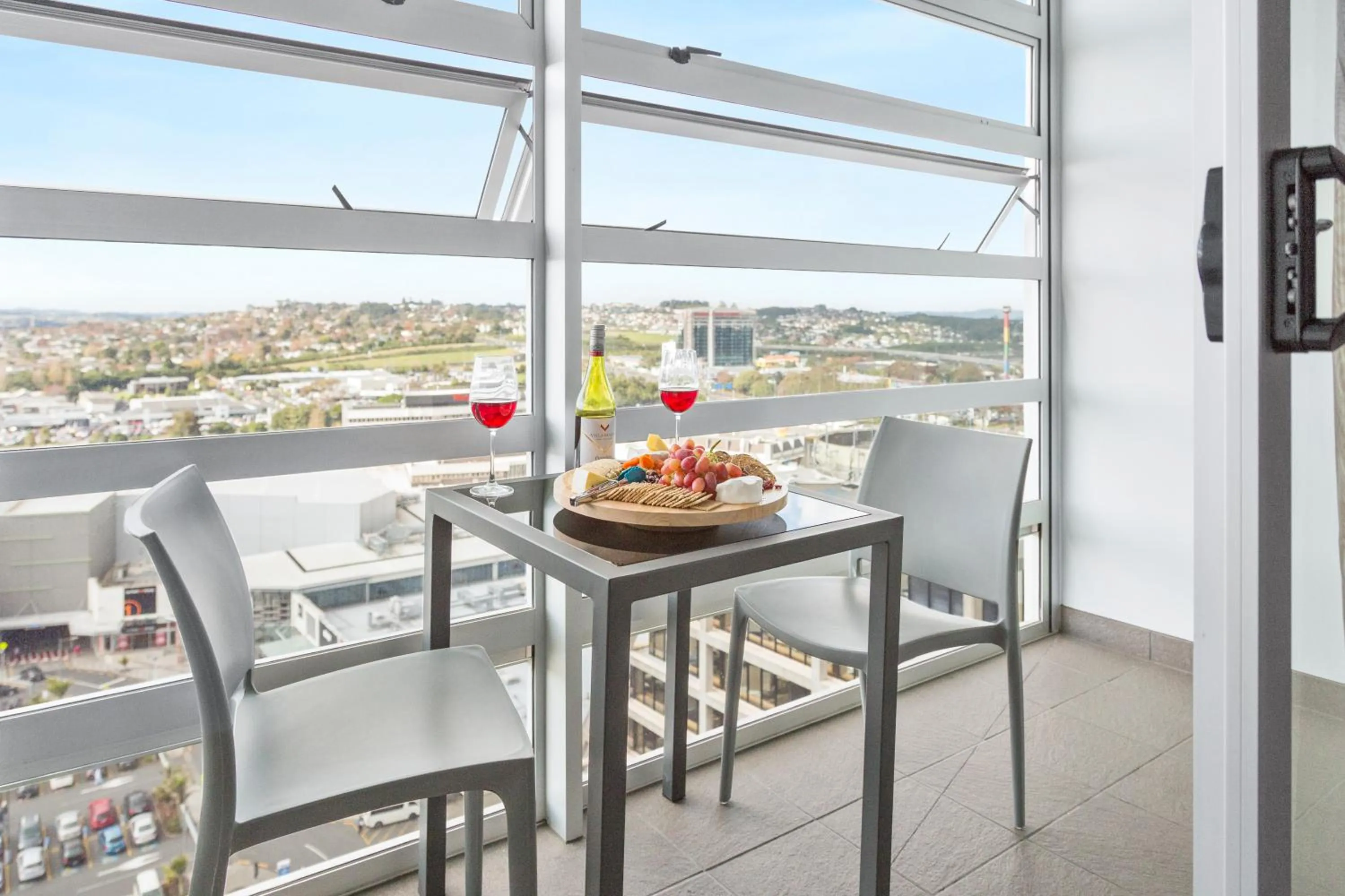 Balcony/Terrace in Proximity Apartments Manukau / Auckland Airport