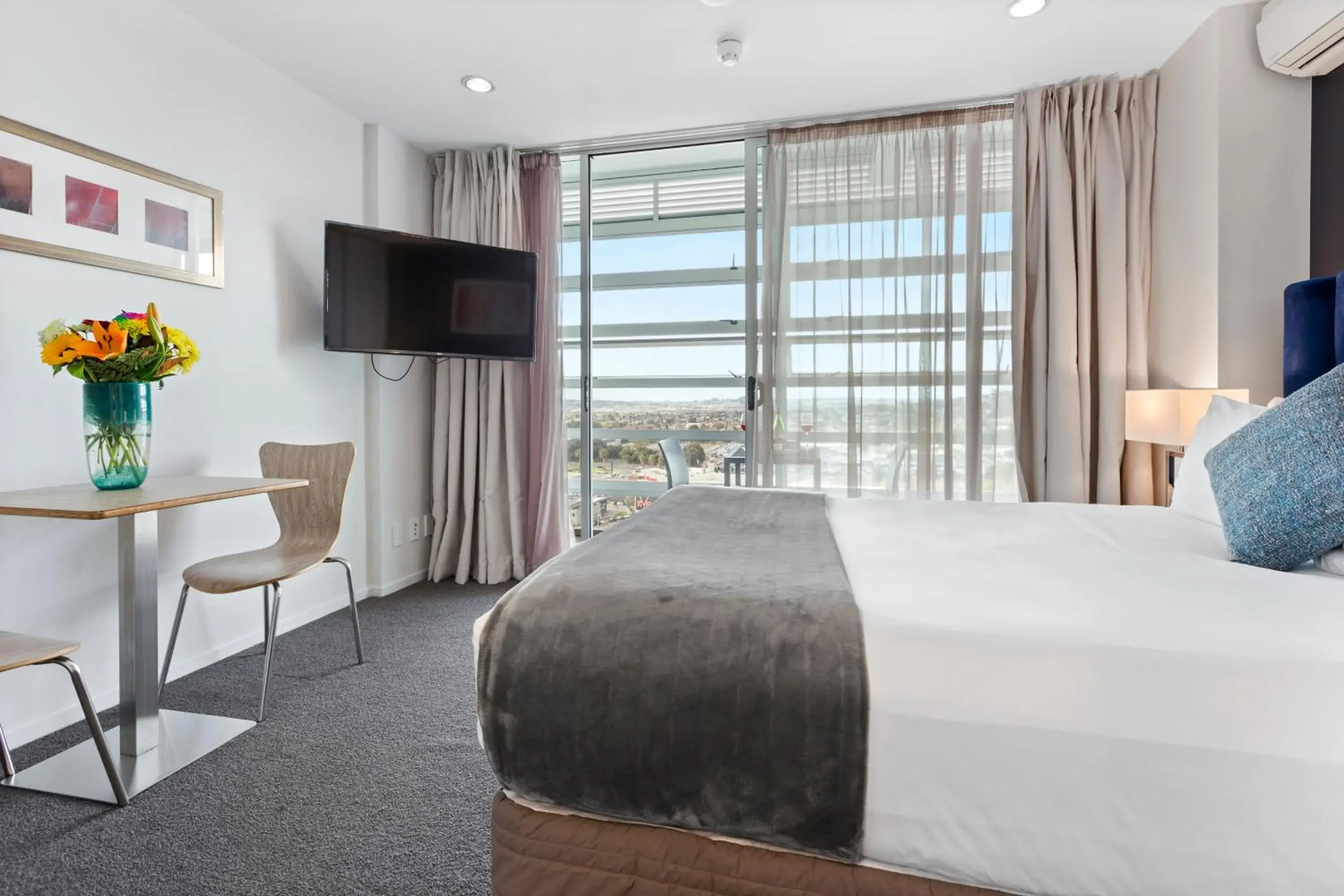 Photo of the whole room, Bed in Proximity Apartments Manukau / Auckland Airport Photo of the whole room, Bed in Proximity Apartments Manukau / Auckland Airport
