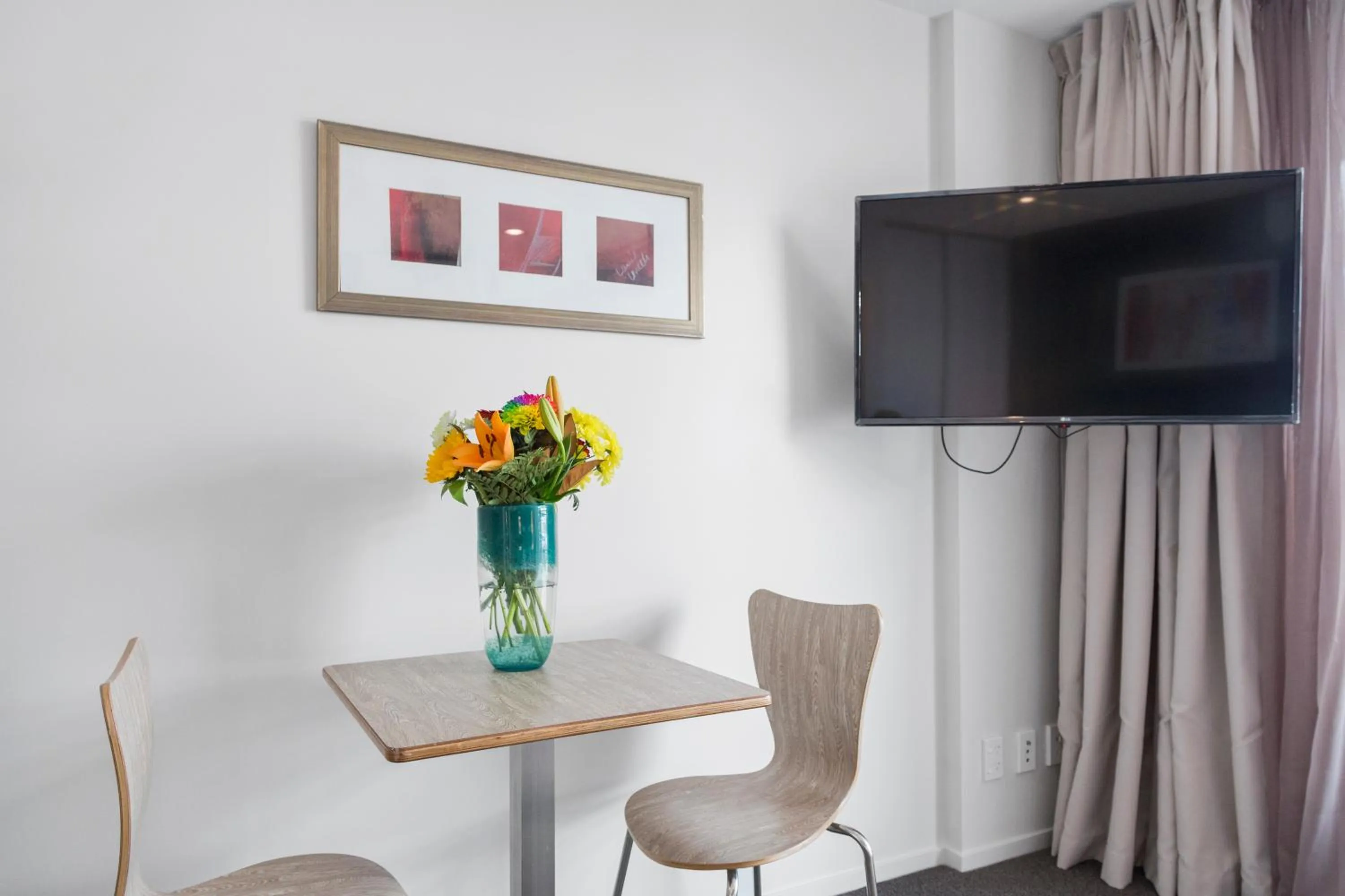 Dining area in Proximity Apartments Manukau / Auckland Airport