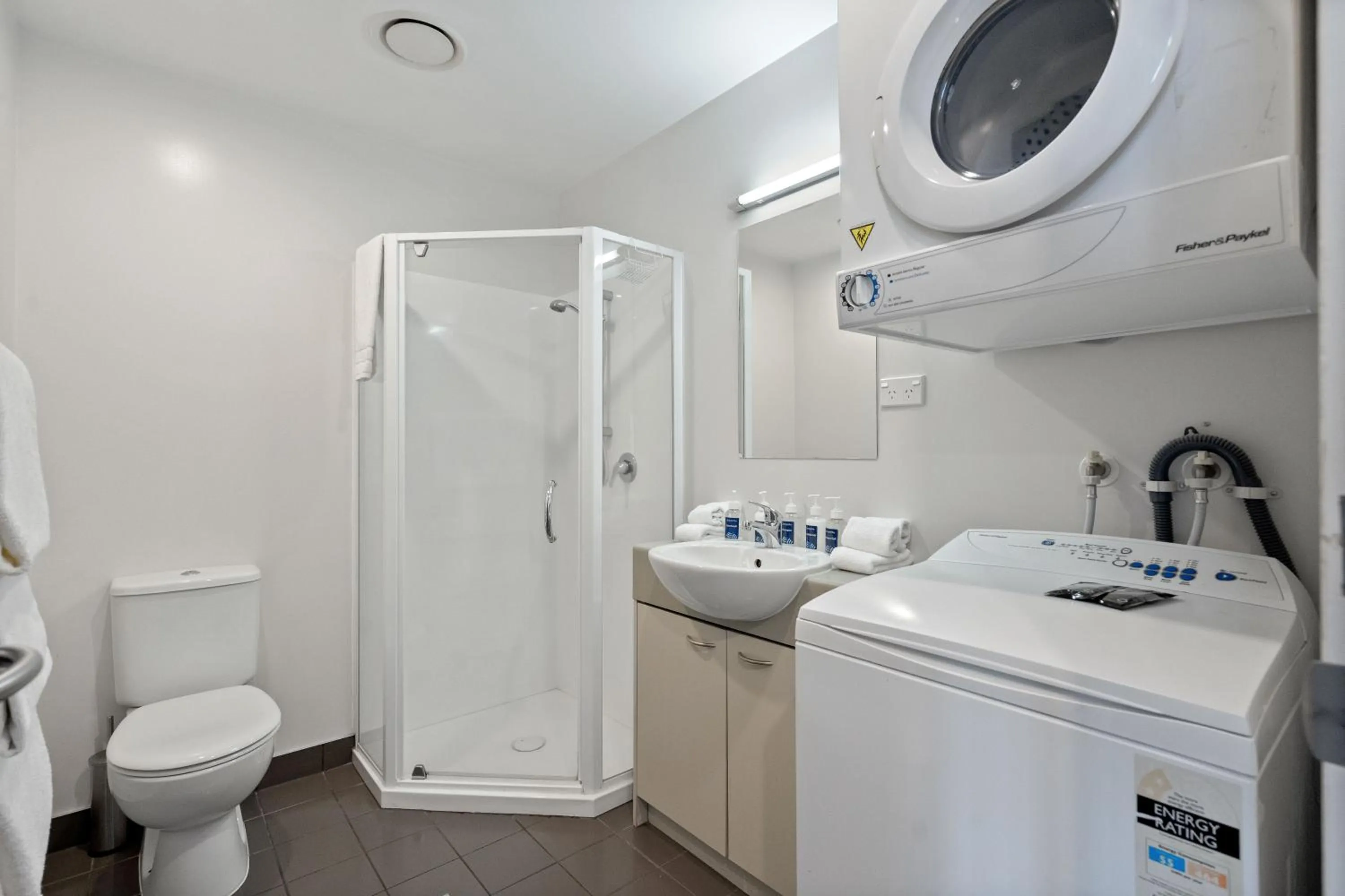 Bathroom in Proximity Apartments Manukau / Auckland Airport