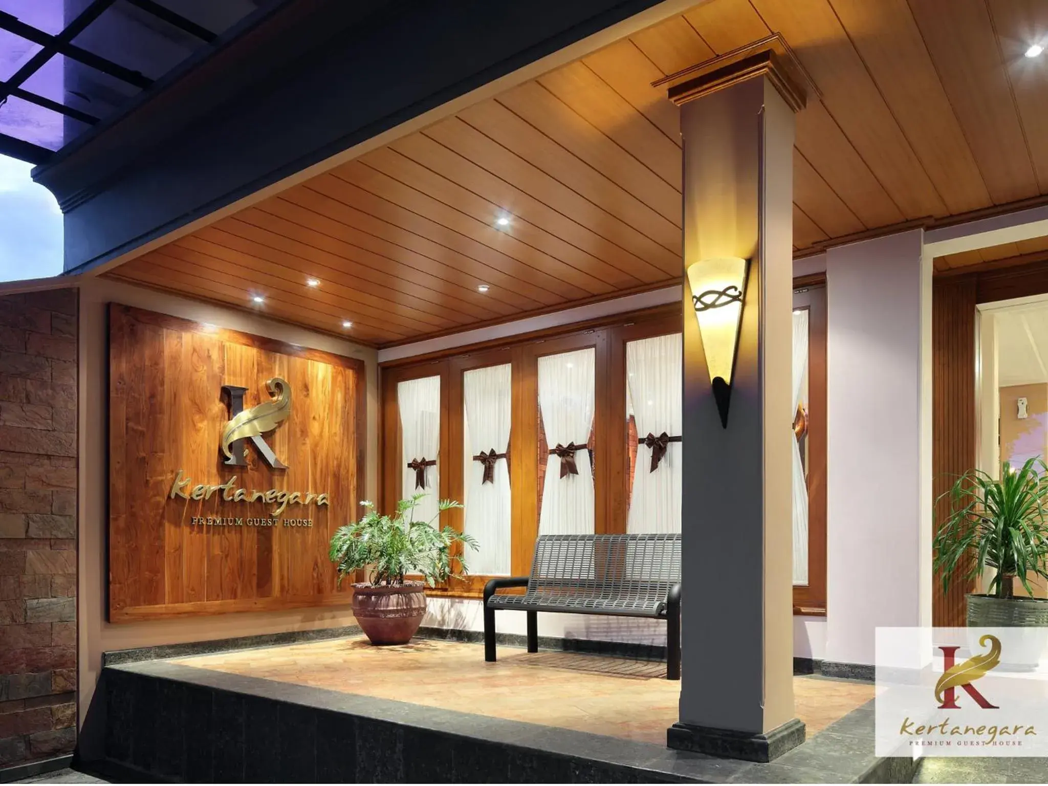 Facade/entrance in Kertanegara Premium Guest House Facade/entrance in Kertanegara Premium Guest House