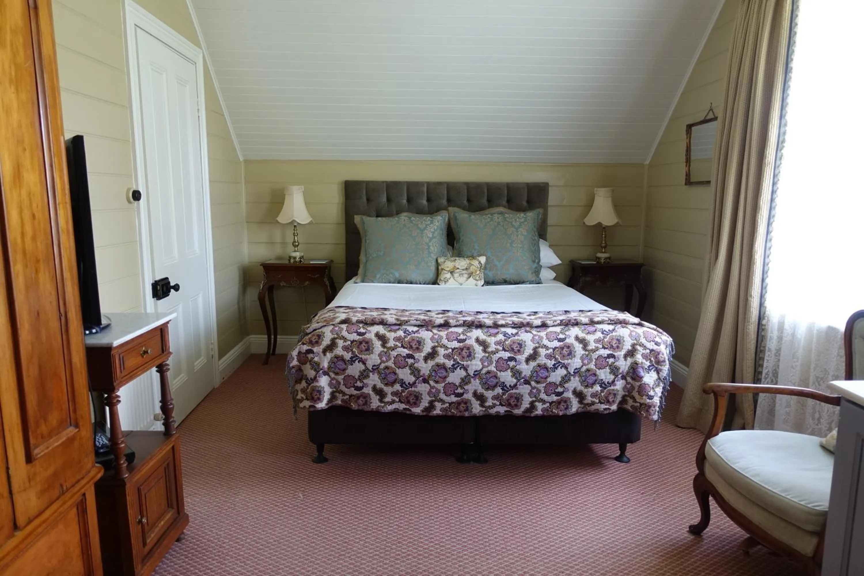 Photo of the whole room, Bed in Kurrara Historic Guest House