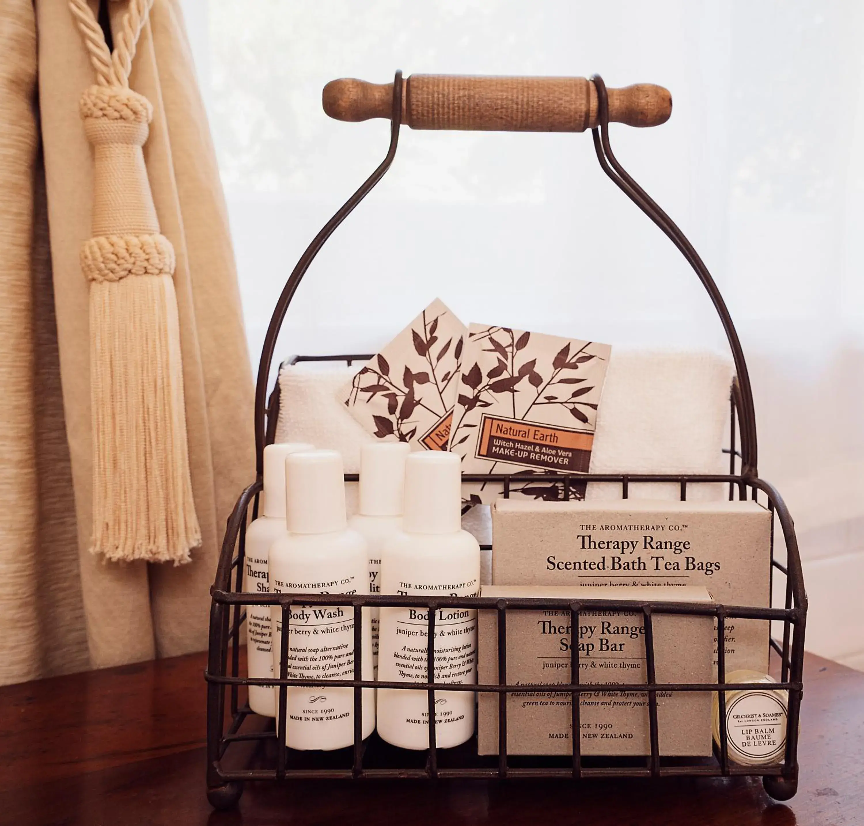 Deluxe King Room with Spa Bath in Kurrara Historic Guest House Deluxe King Room with Spa Bath in Kurrara Historic Guest House