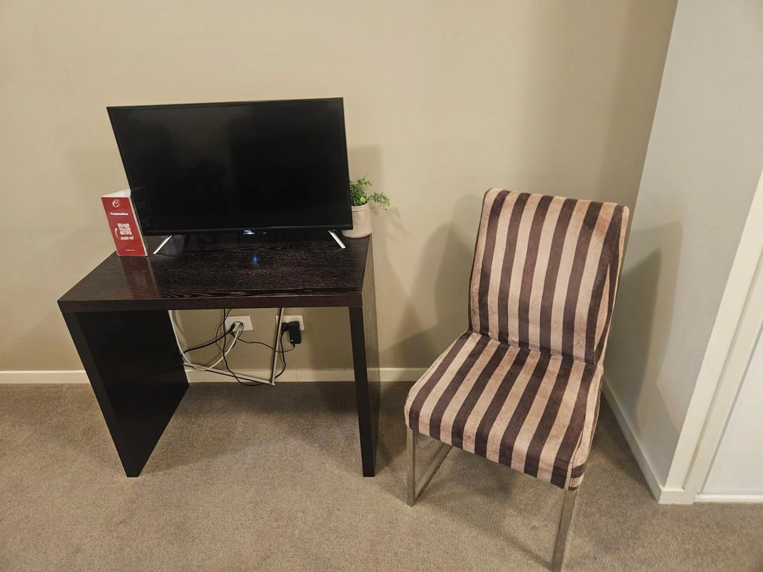 TV and multimedia in Gladstone City Central Apartment Hotel Official