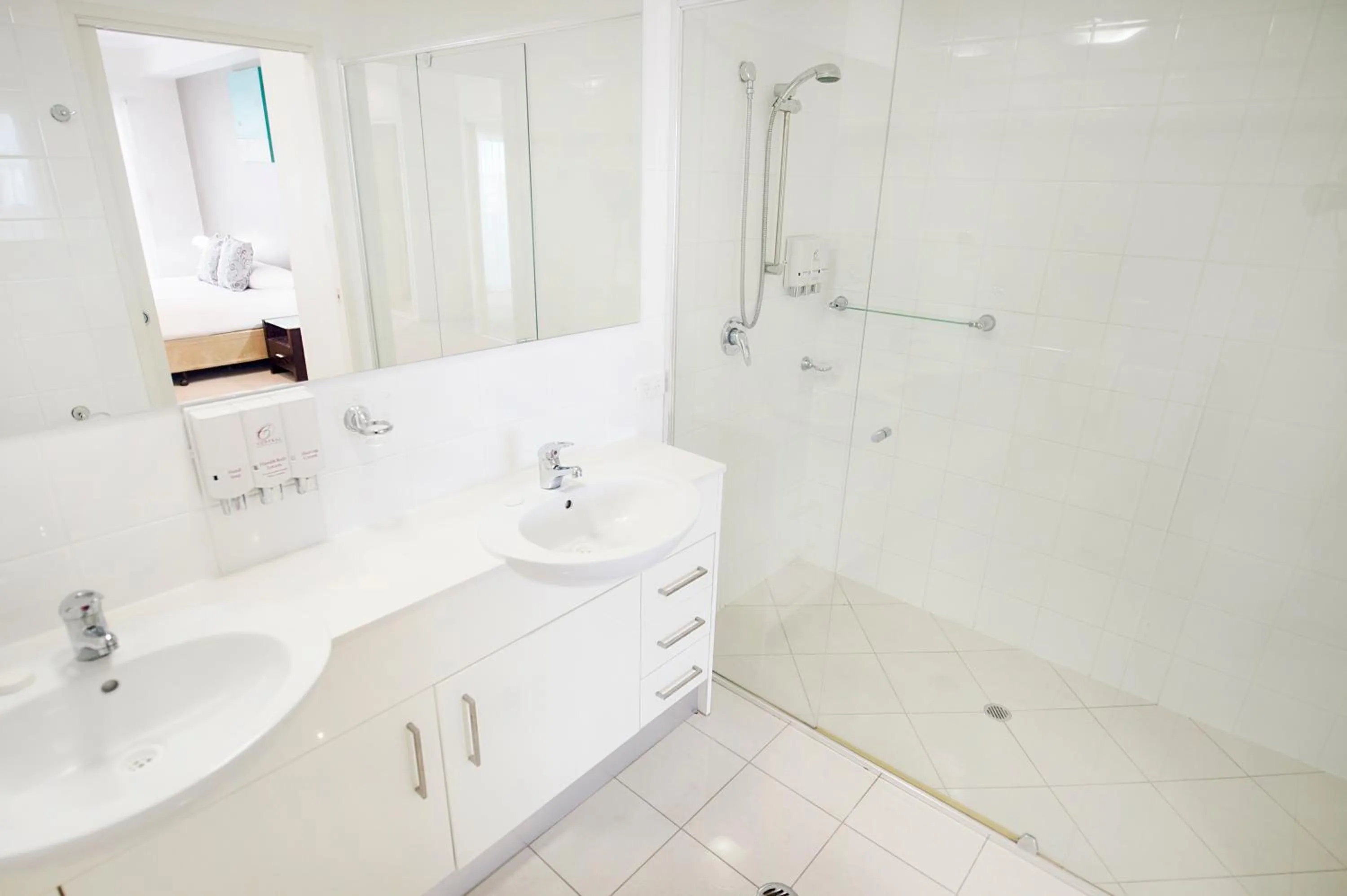 Bathroom in Gladstone City Central Apartment Hotel Official